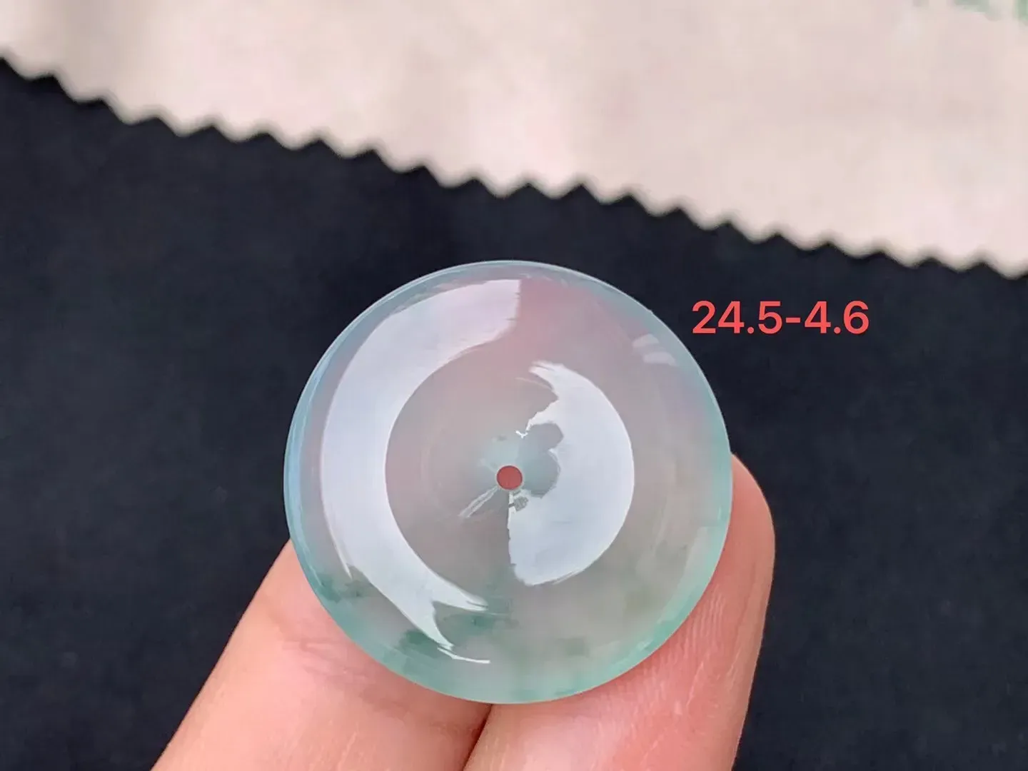 冰种飘花平安扣

尺寸24.5-4.6mm