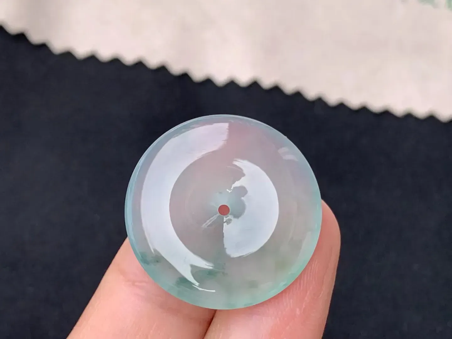 冰种飘花平安扣

尺寸24.5-4.6mm