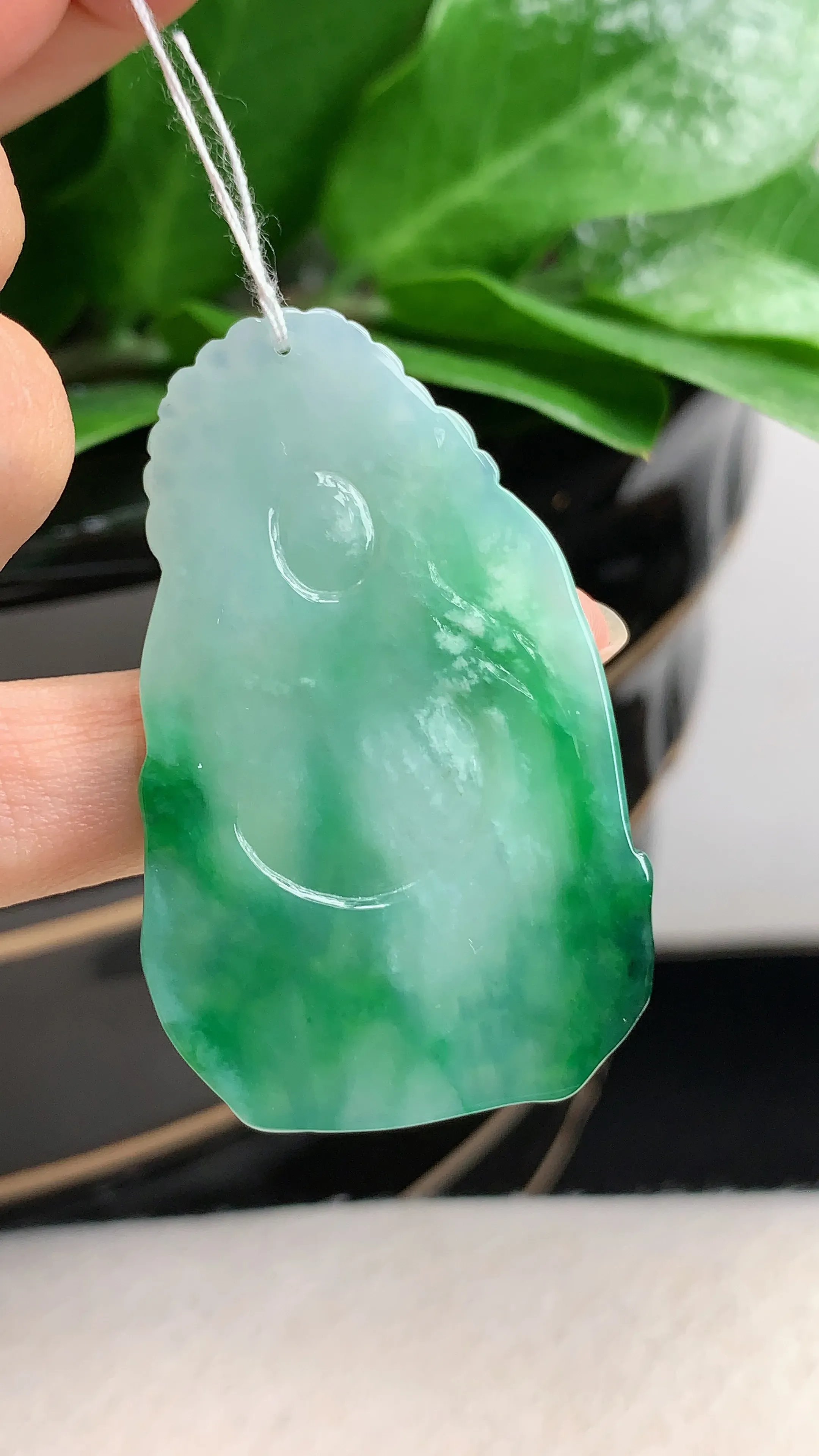 天然A货翡翠老坑冰润飘绿财神爷吊坠