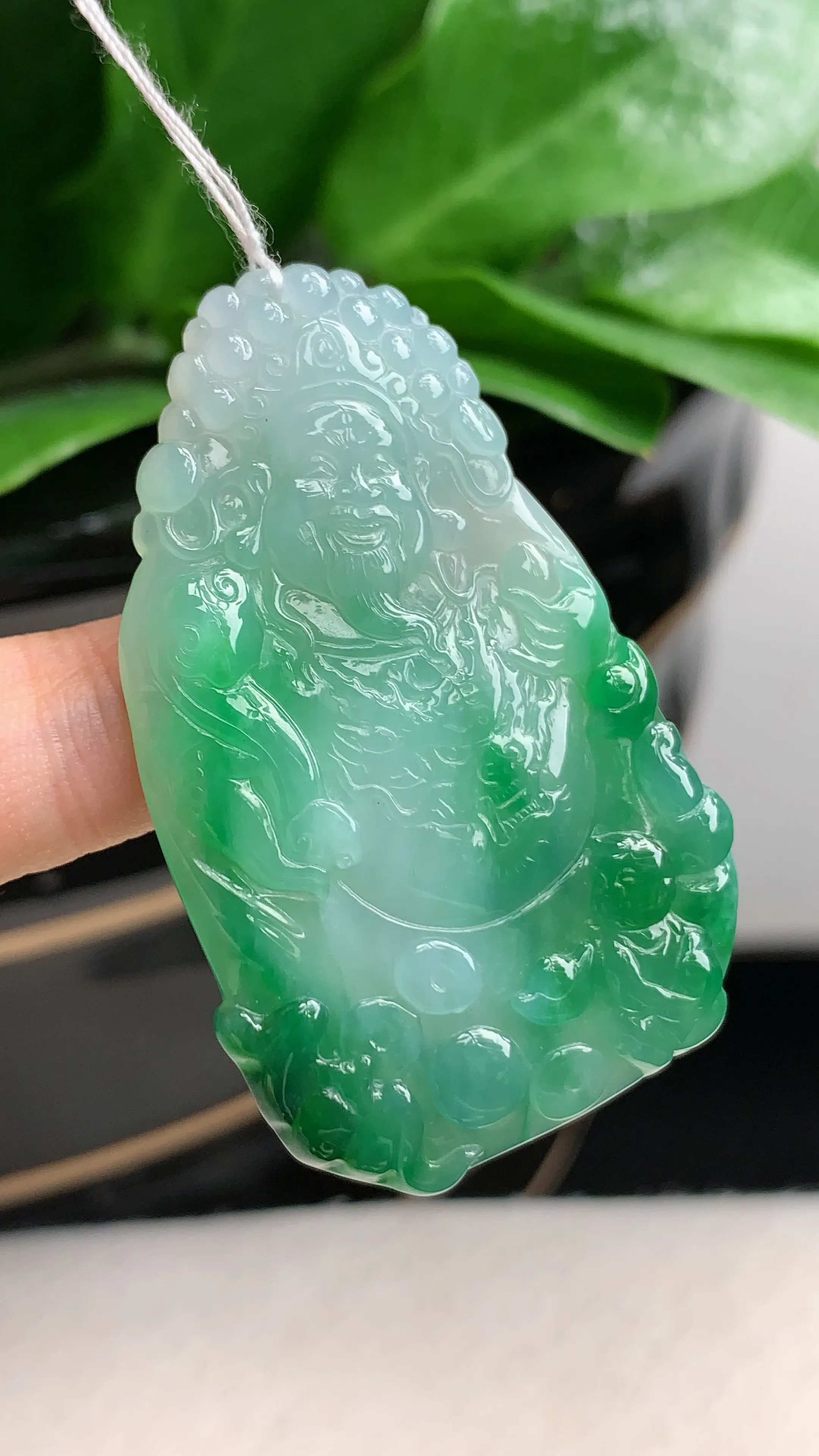 天然A货翡翠老坑冰润飘绿财神爷吊坠