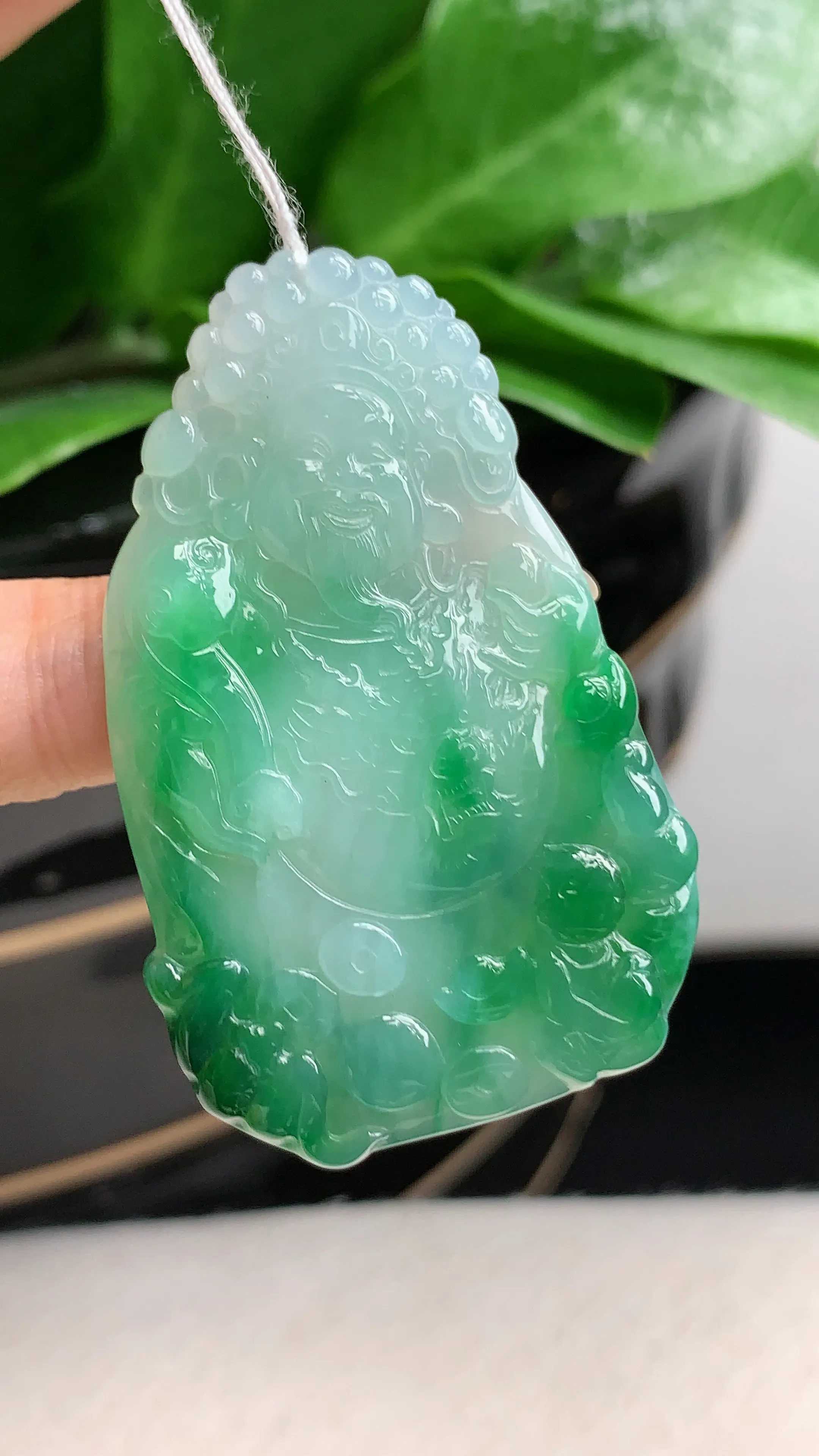 天然A货翡翠老坑冰润飘绿财神爷吊坠