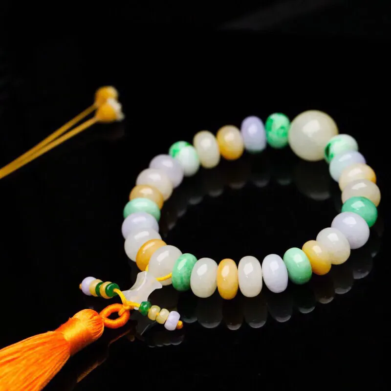 翡翠珠子手串，共38颗（含配珠），取其中一颗珠尺寸大约10.8*7.3mm，实物漂亮，亮丽秀气，上手佩戴效果大方。