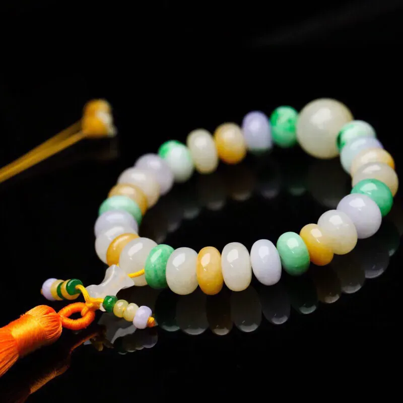 翡翠珠子手串，共38颗（含配珠），取其中一颗珠尺寸大约10.8*7.3mm，实物漂亮，亮丽秀气，上手佩戴效果大方。
