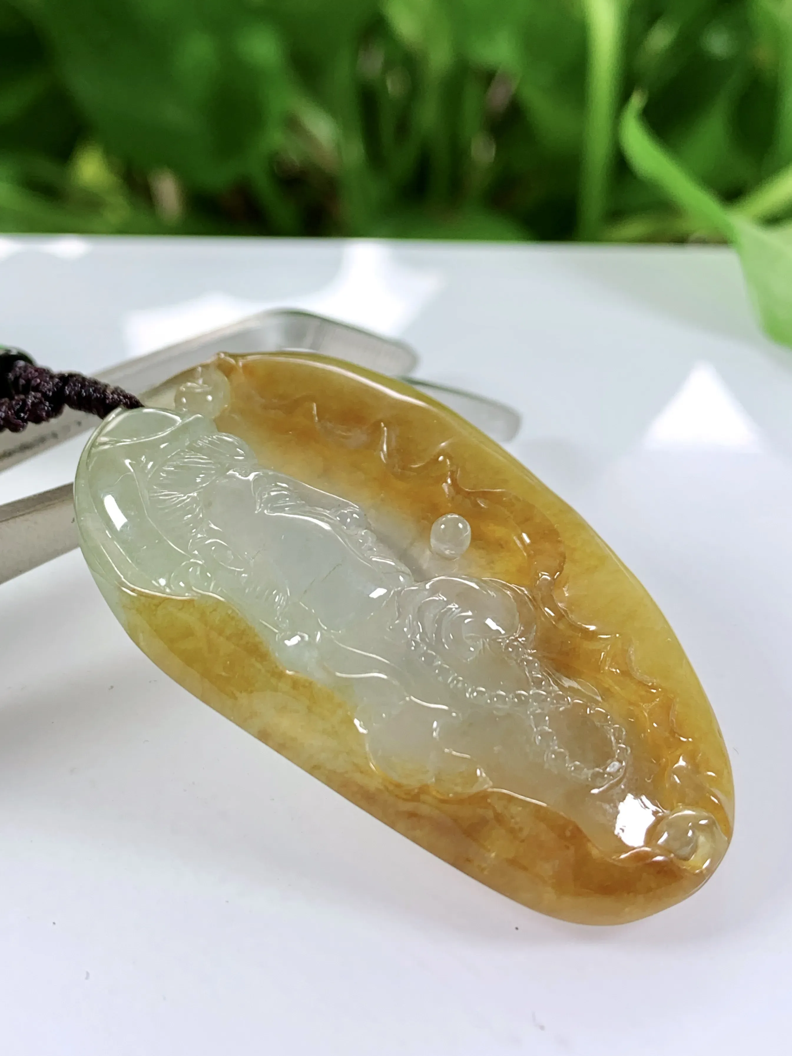 缅甸天然翡翠A货，老坑冰黄观音吊坠挂件，俏色巧雕，尺寸：50.5/31.8/6.6mm重量： 18.
