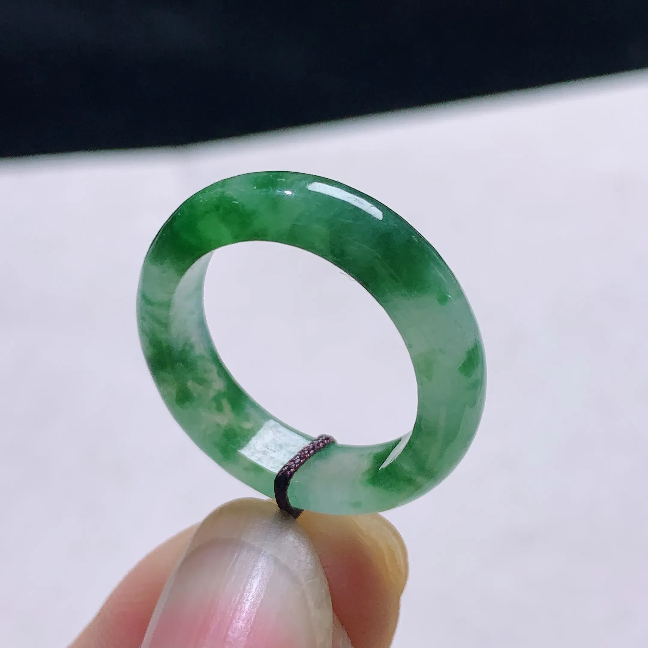 缅甸天然A货翡翠冰润飘绿戒指指环 整体尺寸:18/5.1/3.3mm
