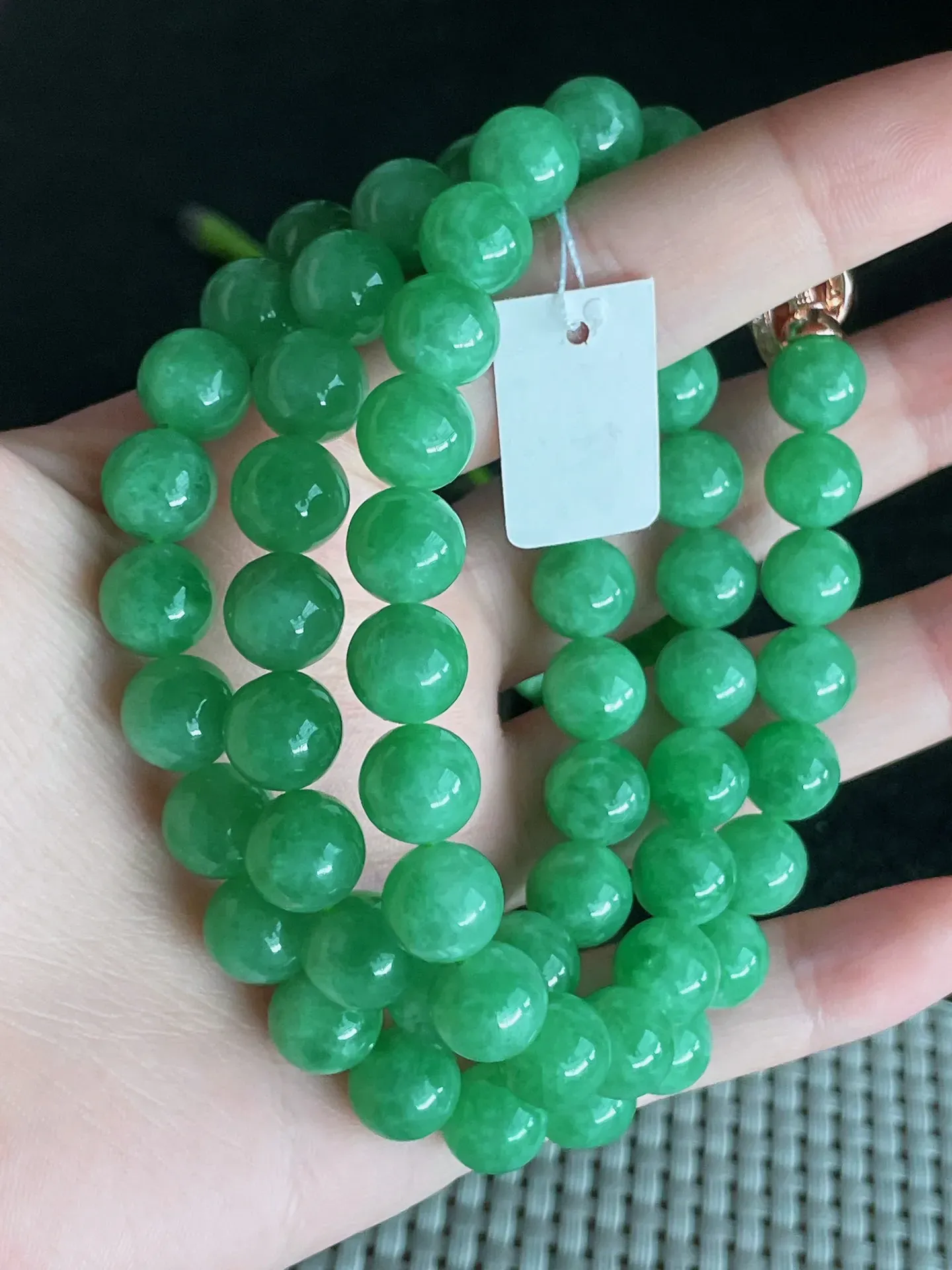 天然翡翠老坑全胶感满阳绿圆珠项链 62颗，尺寸:9.5mm，种水足 雕工精细，重量:95.79g
