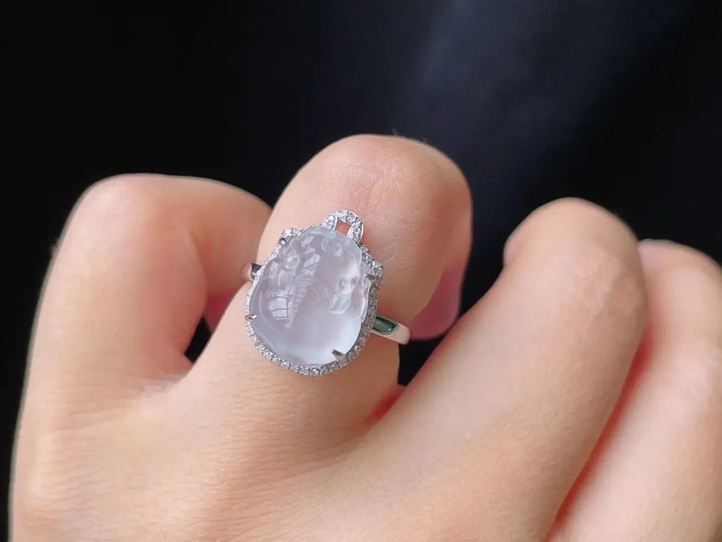 18K冰胶感· 貔貅戒指 

种好冰透 玉质细腻 纯净清爽 款式精致亮丽