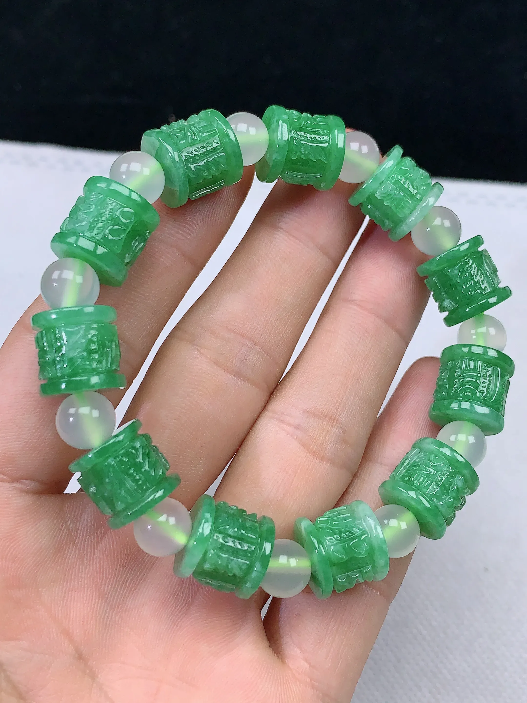 缅甸天然A货翡翠冰润满绿手串手链 整体尺寸:12/12/11.3mm