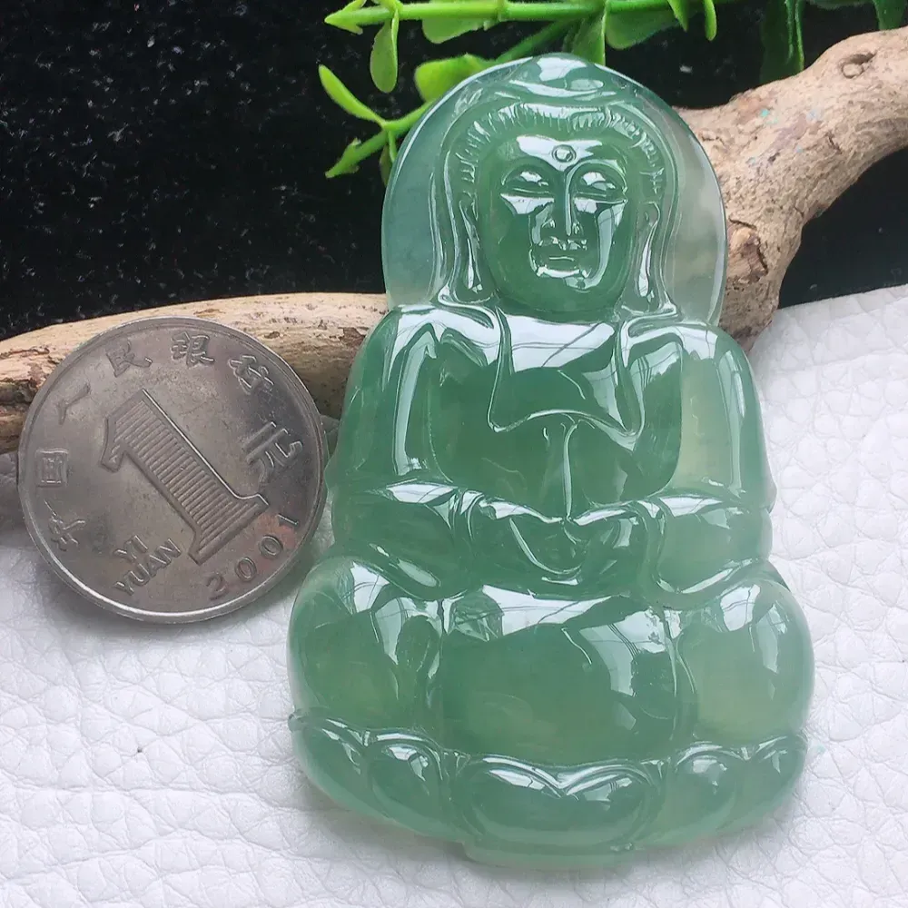 自然光实拍，精雕冰油正庄赐福观音玉坠 种老水足  玉质细腻起胶，冰胶感足 色泽均匀 立体感强 佩戴高雅大方 ！gp 尺寸:69*41.6*6mm