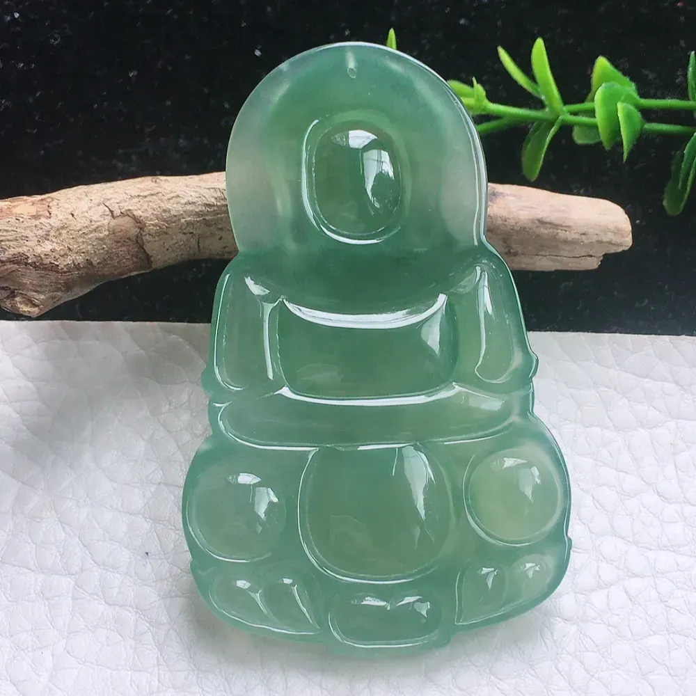 自然光实拍，精雕冰油正庄赐福观音玉坠 种老水足  玉质细腻起胶，冰胶感足 色泽均匀 立体感强 佩戴高雅大方 ！gp 尺寸:69*41.6*6mm