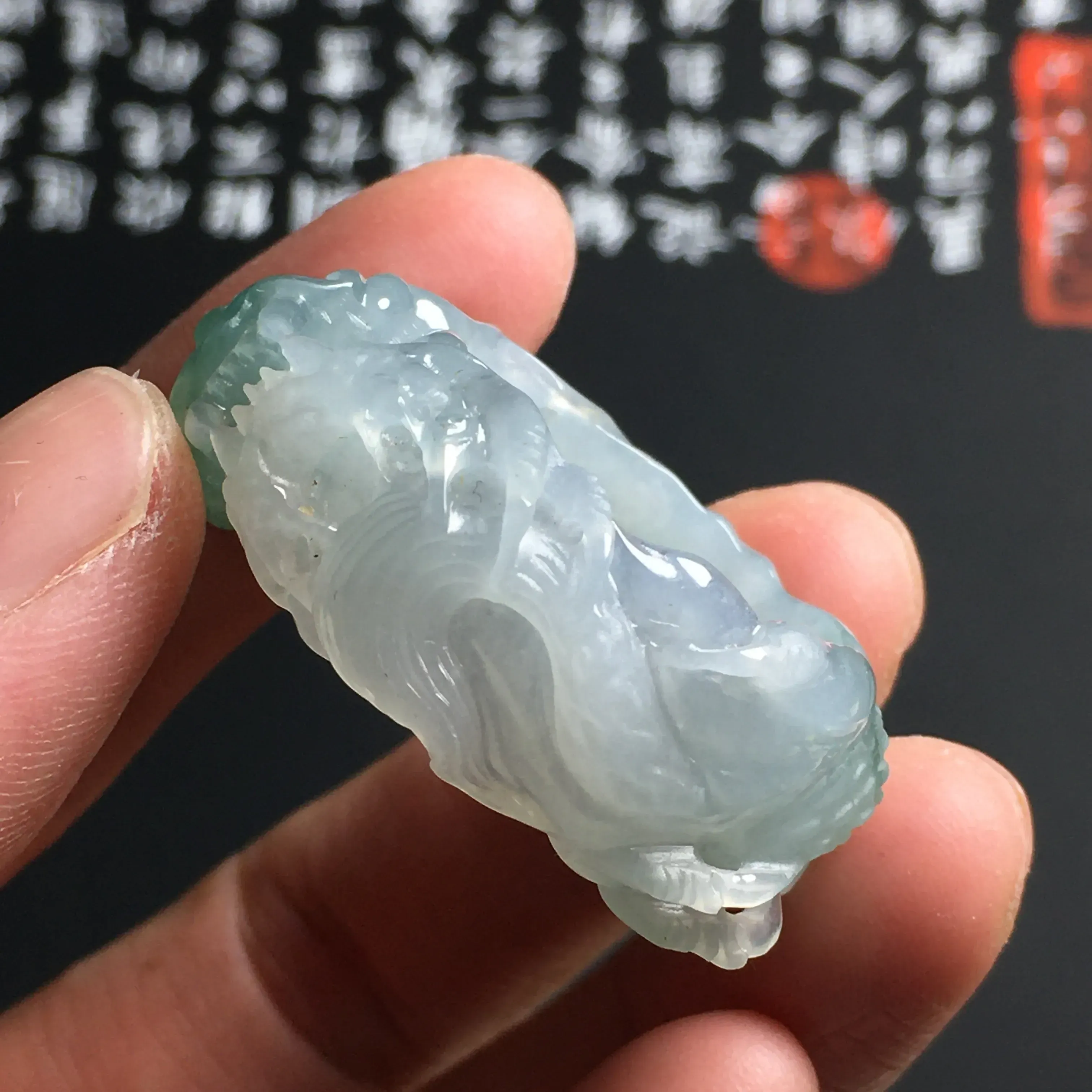 冰糯种飘花龙头扳指 尺寸35-13-8毫米 内直径21毫米 玉质细腻 雕工精湛