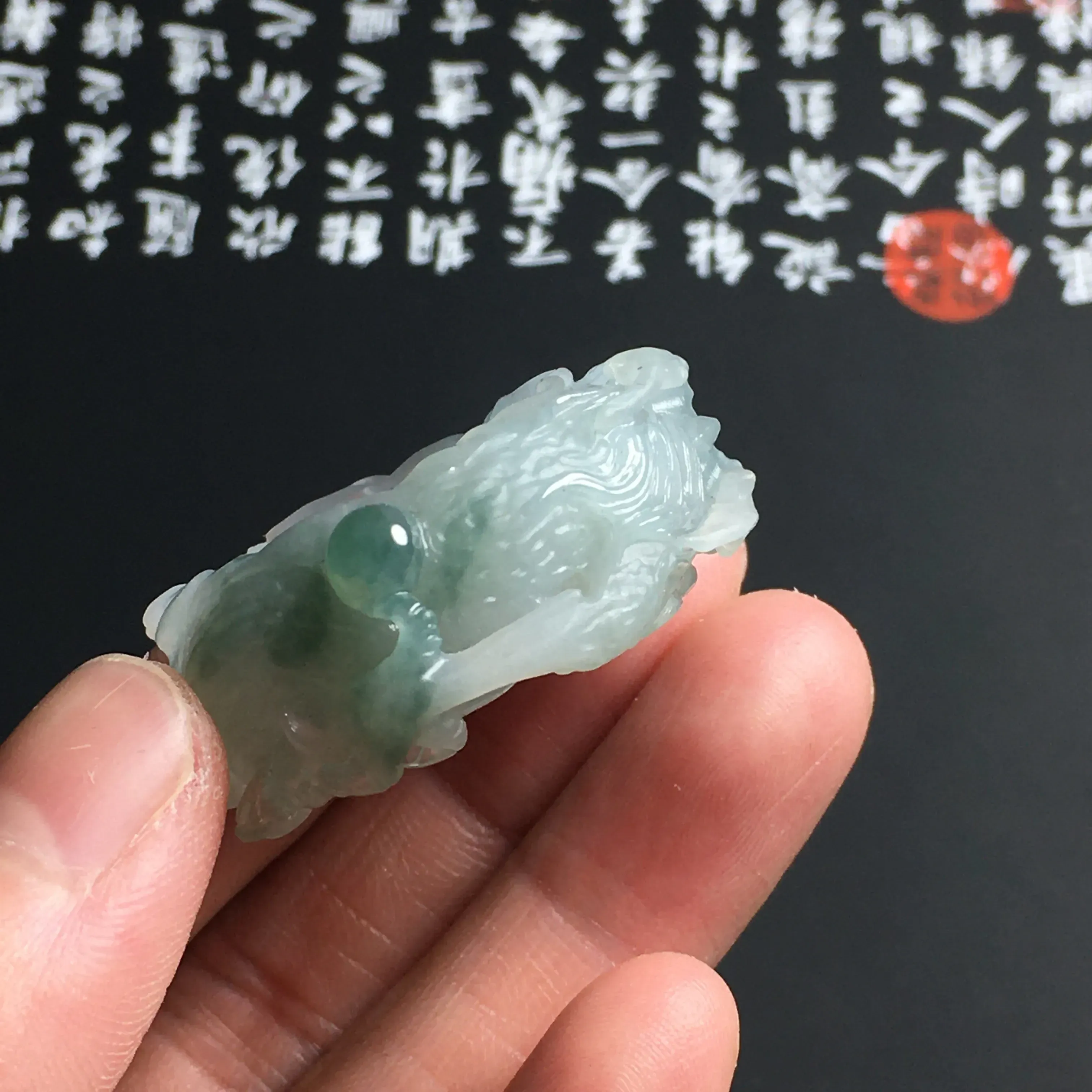 冰糯种飘花龙头扳指 尺寸35-13-8毫米 内直径21毫米 玉质细腻 雕工精湛