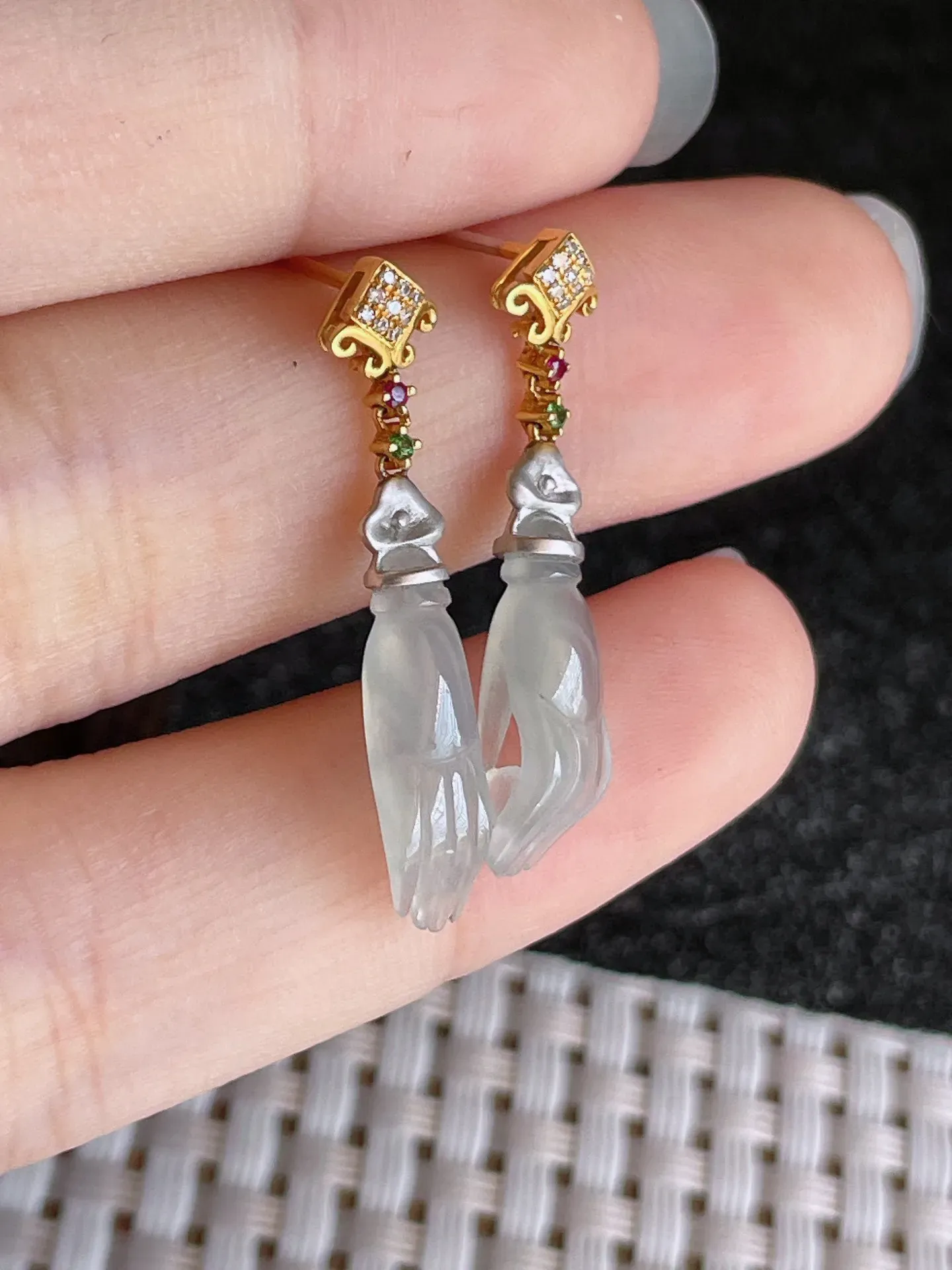 天然翡翠，老坑全胶感18k金冰种掌上明珠耳坠，尺寸:19.8-5-3.4mm，种水足 雕工精细，重量:2.00g