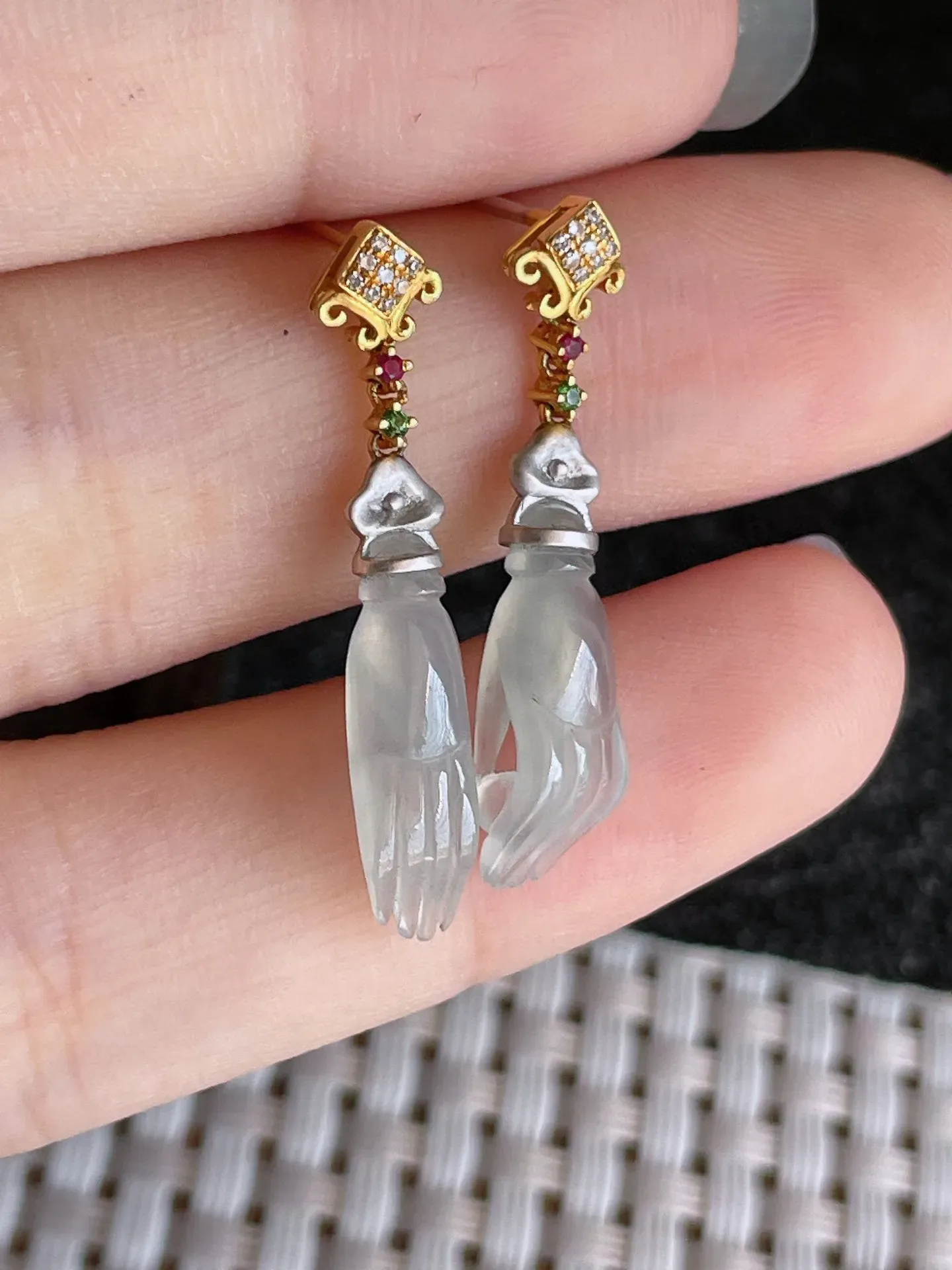 天然翡翠，老坑全胶感18k金冰种掌上明珠耳坠，尺寸:19.8-5-3.4mm，种水足 雕工精细，重量:2.00g