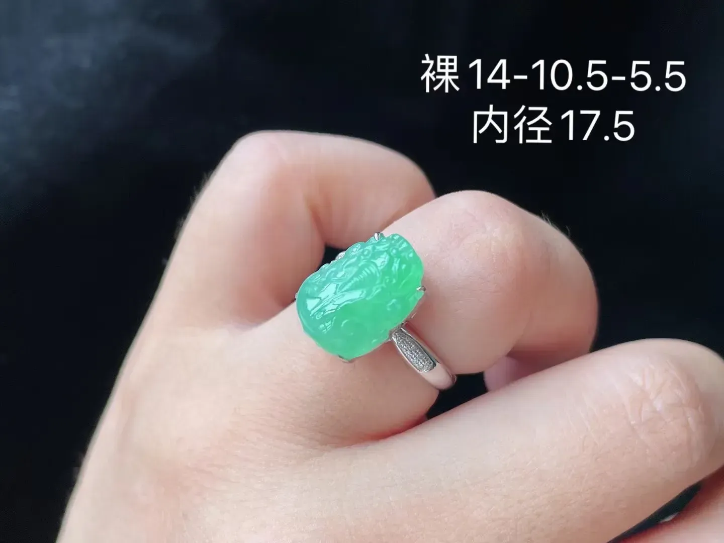 冰糯种满色貔貅戒指 水润细腻 翠色艳丽 独特精美