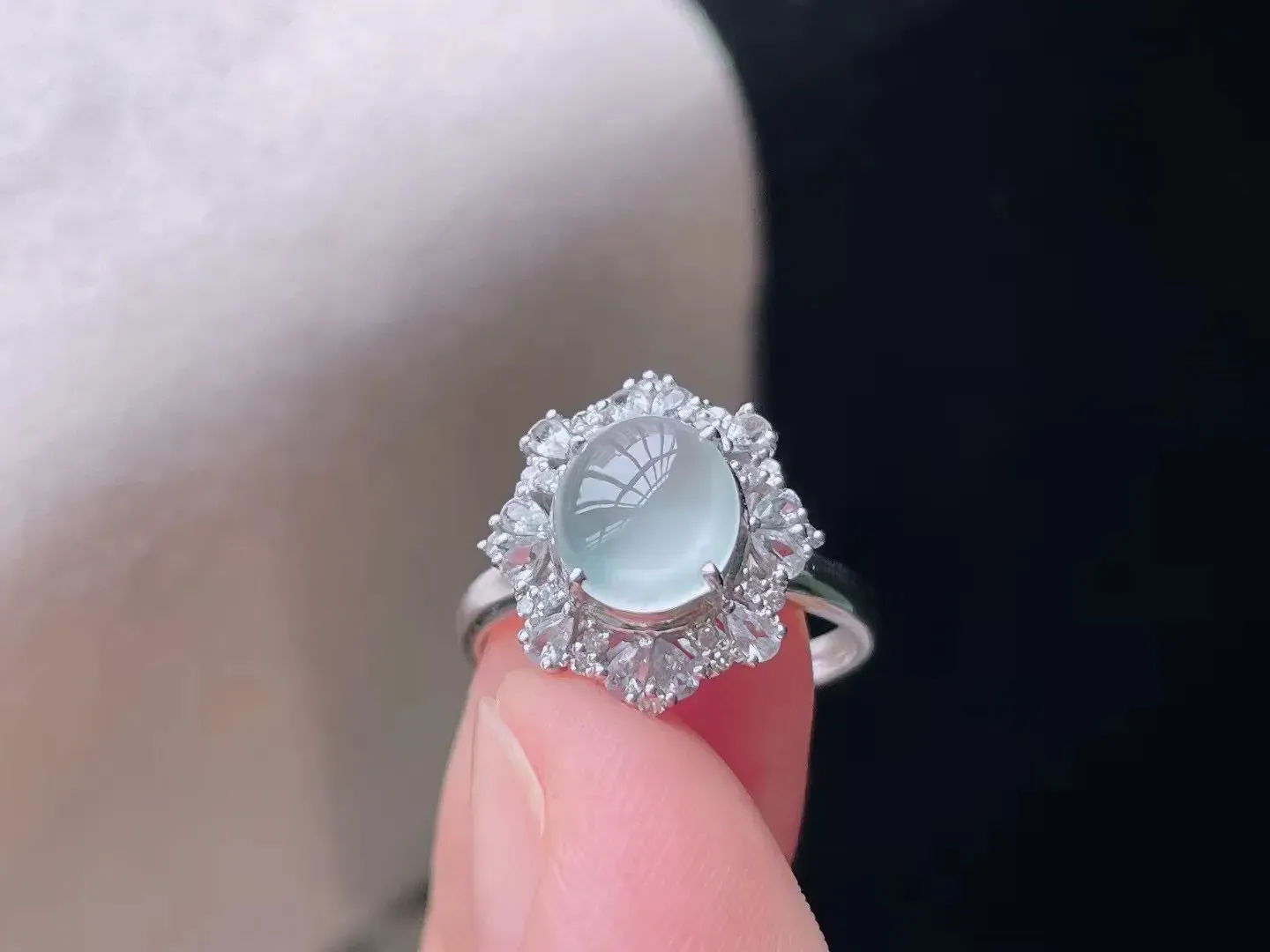玻璃种精美蛋面女戒 晶莹剔透 起光起胶 清爽细腻