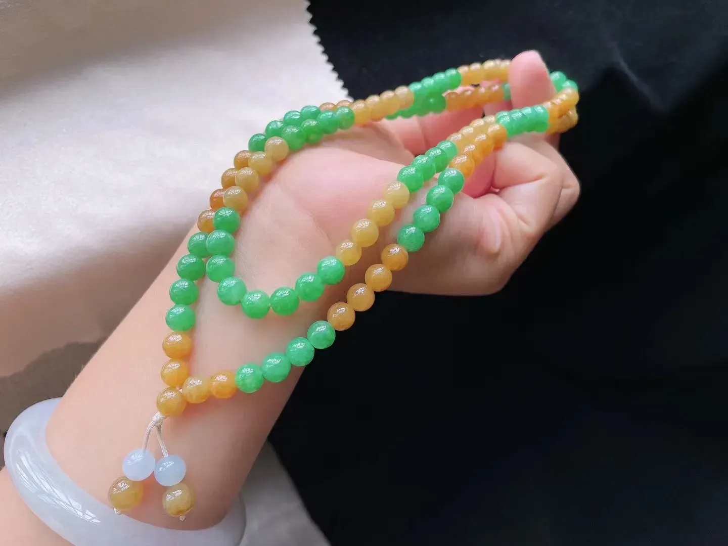细糯种黄加绿佛珠项链 玉质细腻 色彩艳丽