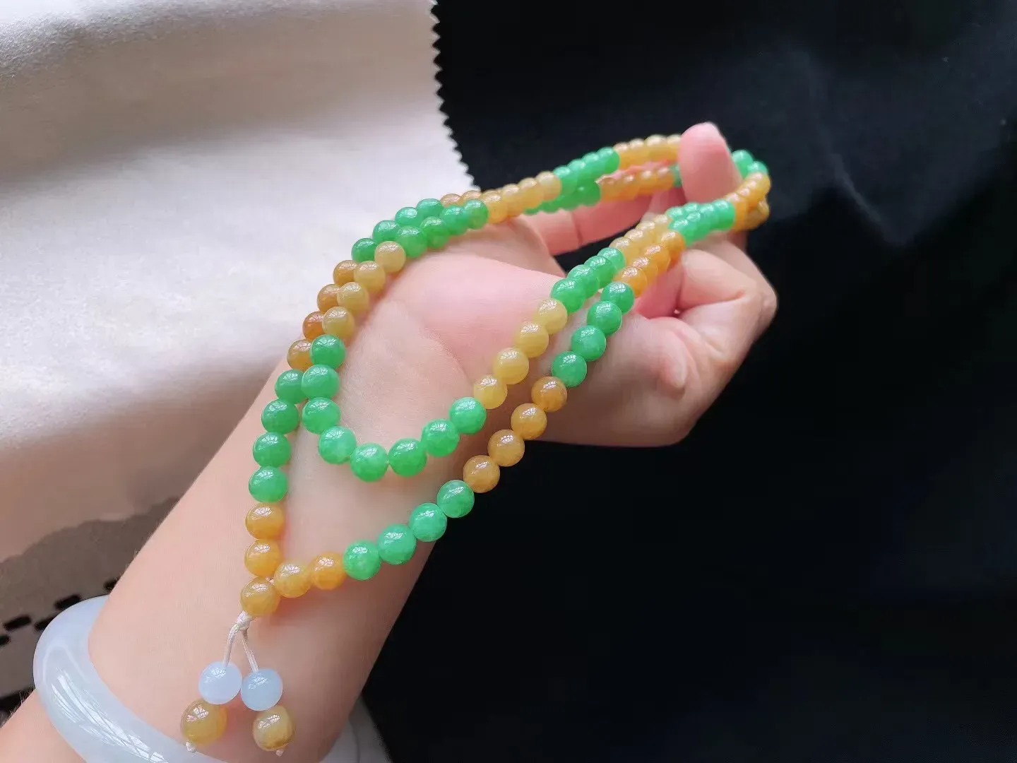 细糯种黄加绿佛珠项链 玉质细腻 色彩艳丽