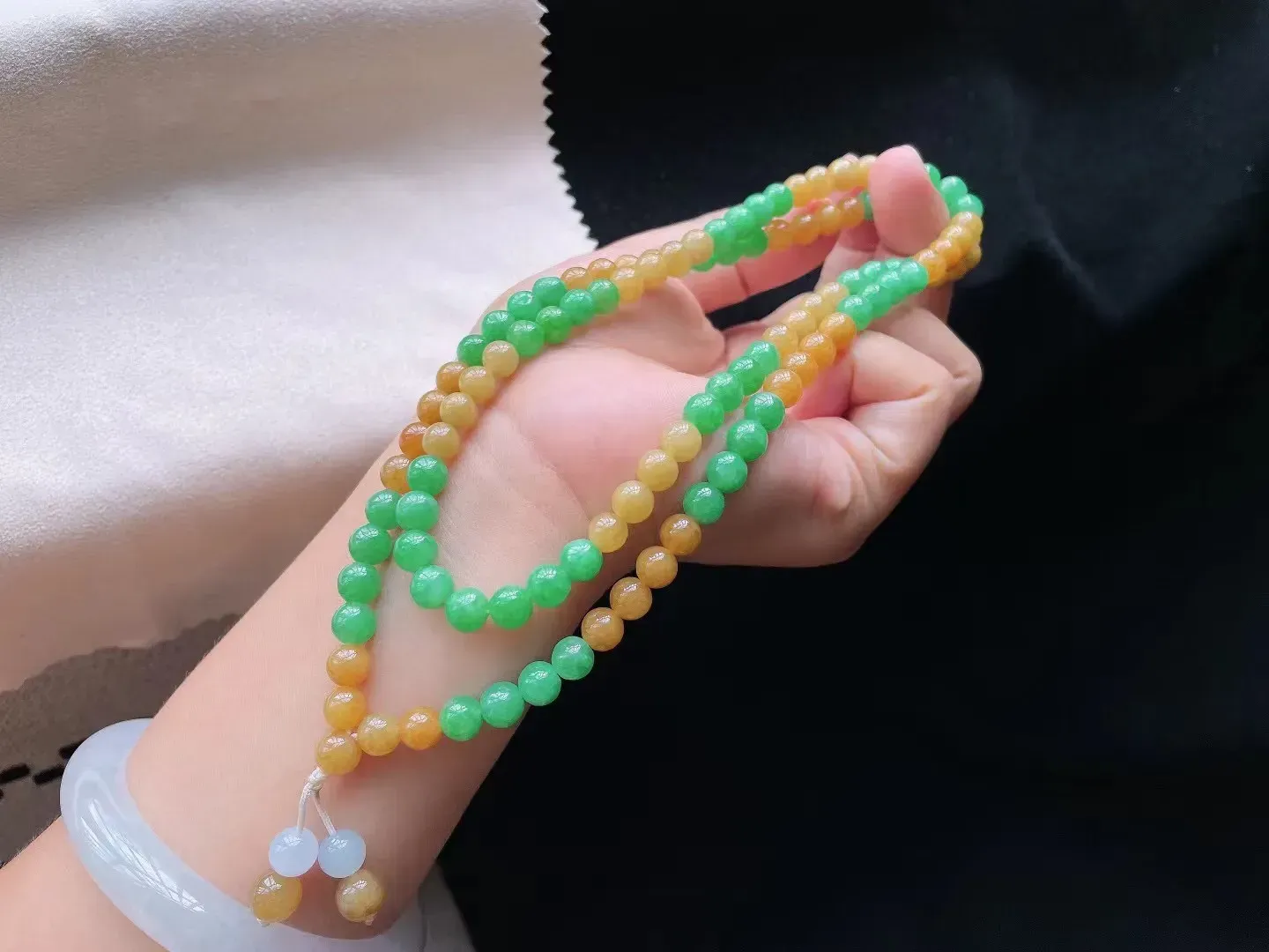 细糯种黄加绿佛珠项链 玉质细腻 色彩艳丽