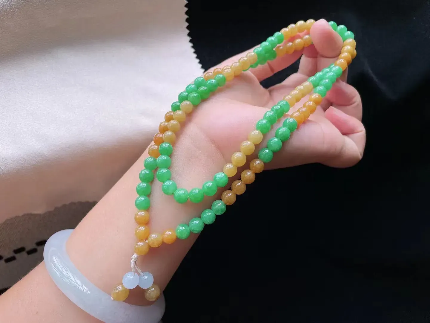 细糯种黄加绿佛珠项链 玉质细腻 色彩艳丽