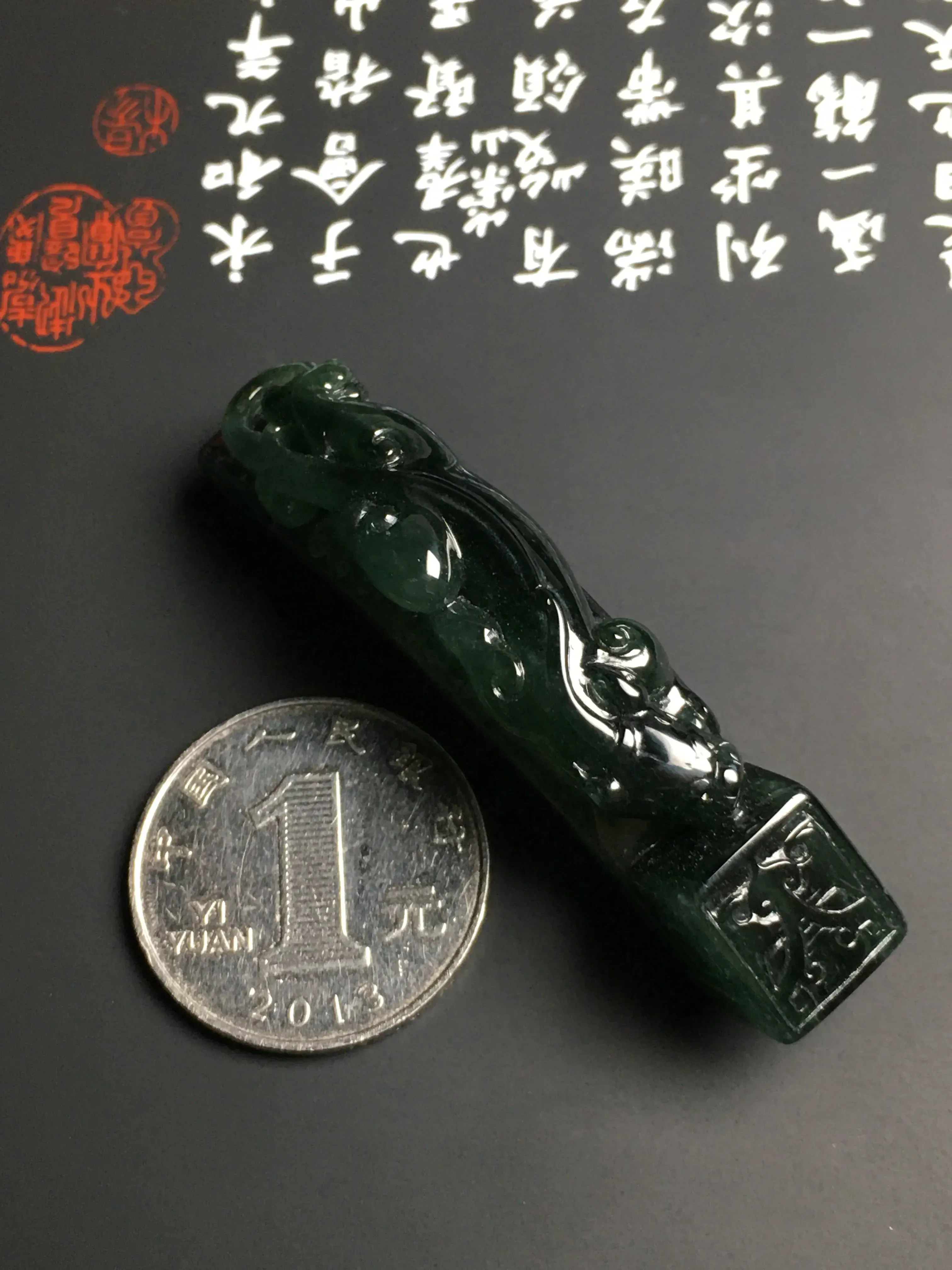 糯化种蓝水【螭龙】手牌 雕工精湛 质地细腻 打灯通透 翠色艳丽