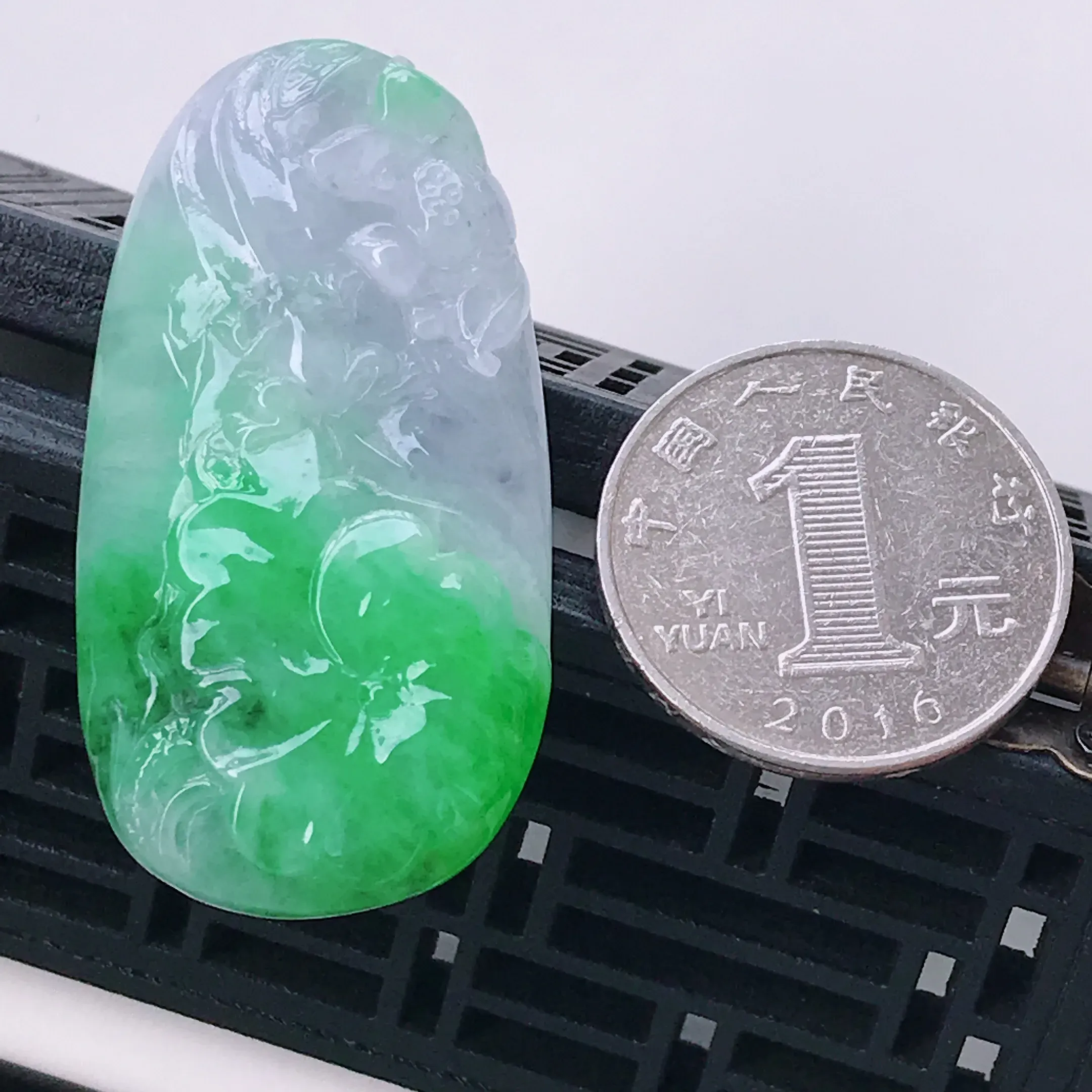 水润淡紫飘阳绿精美荷花翡翠吊坠 玉质细腻 冰清玉润 颜色漂亮  尺寸49.8/24.5/7.0