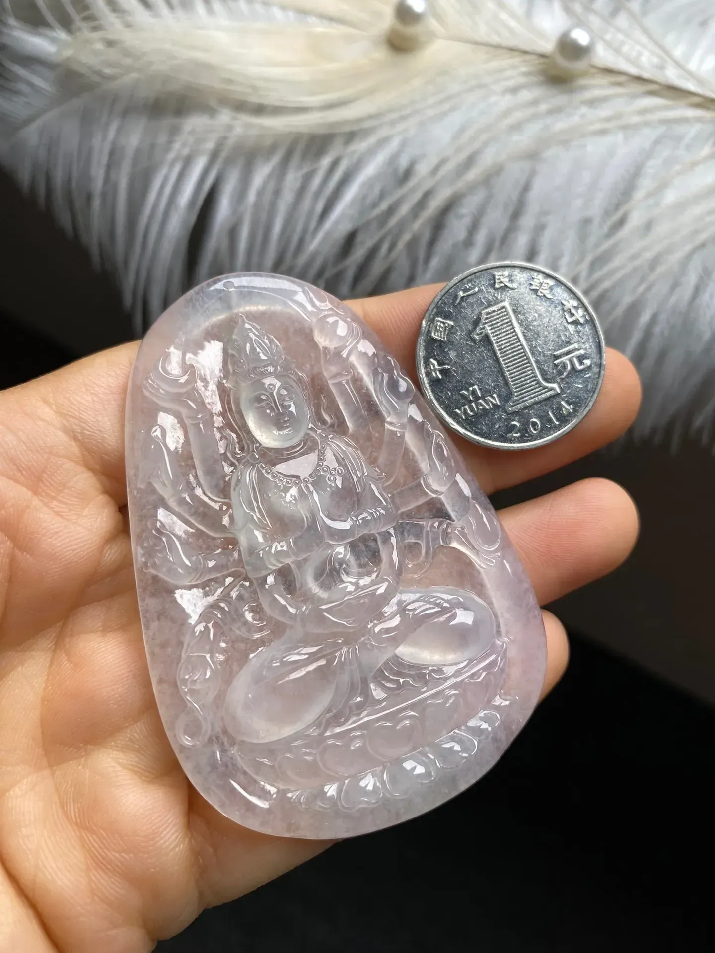 冰种起光千手观音，种好冰莹透亮起莹光，尺寸69.5x46.9x6mm，品相好雕工精细，法相庄严肃穆，上身效果大气