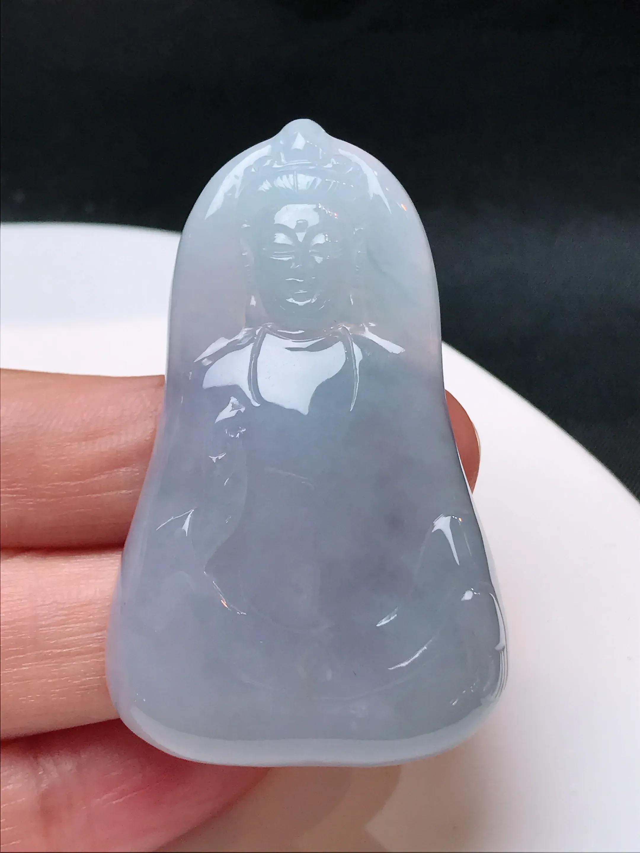 严选推荐 观音，老坑糯种观音挂件，种水上乘，起强玻璃光泽。作品雕工精细，开脸祥和，品相佳，佩戴