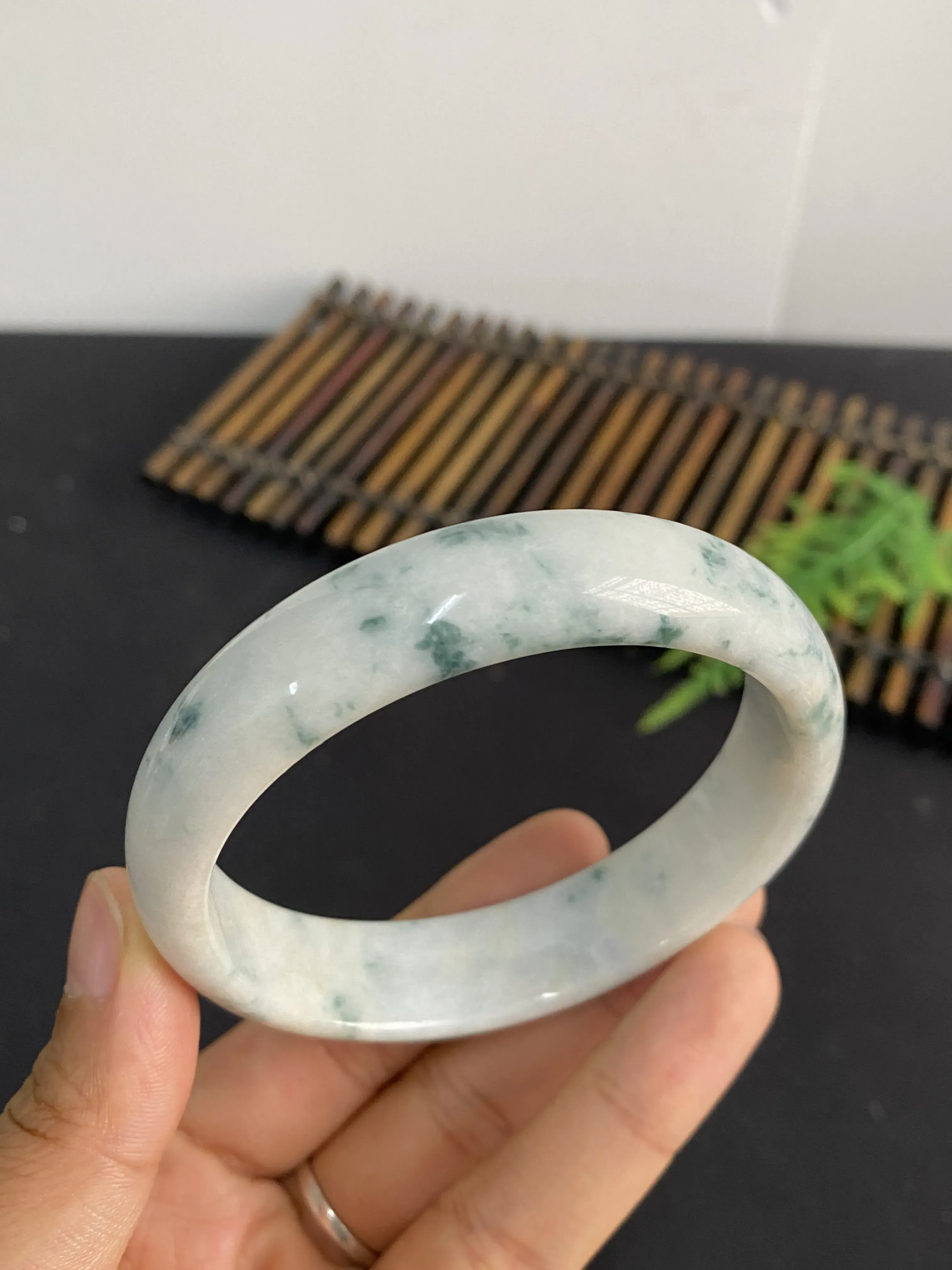 翡翠手镯，圈口61.9mm