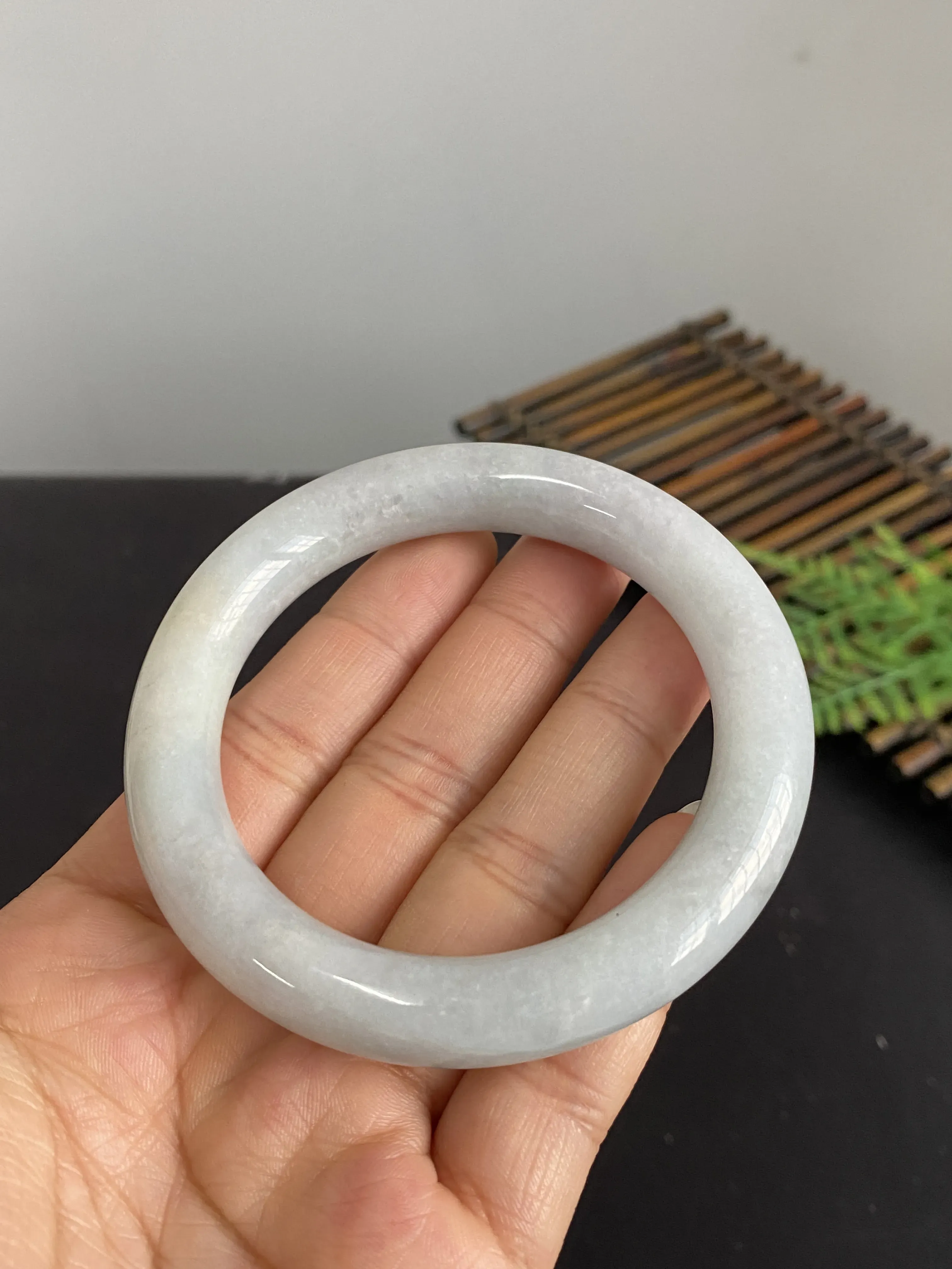 翡翠圆条手镯，圈口56.2mm