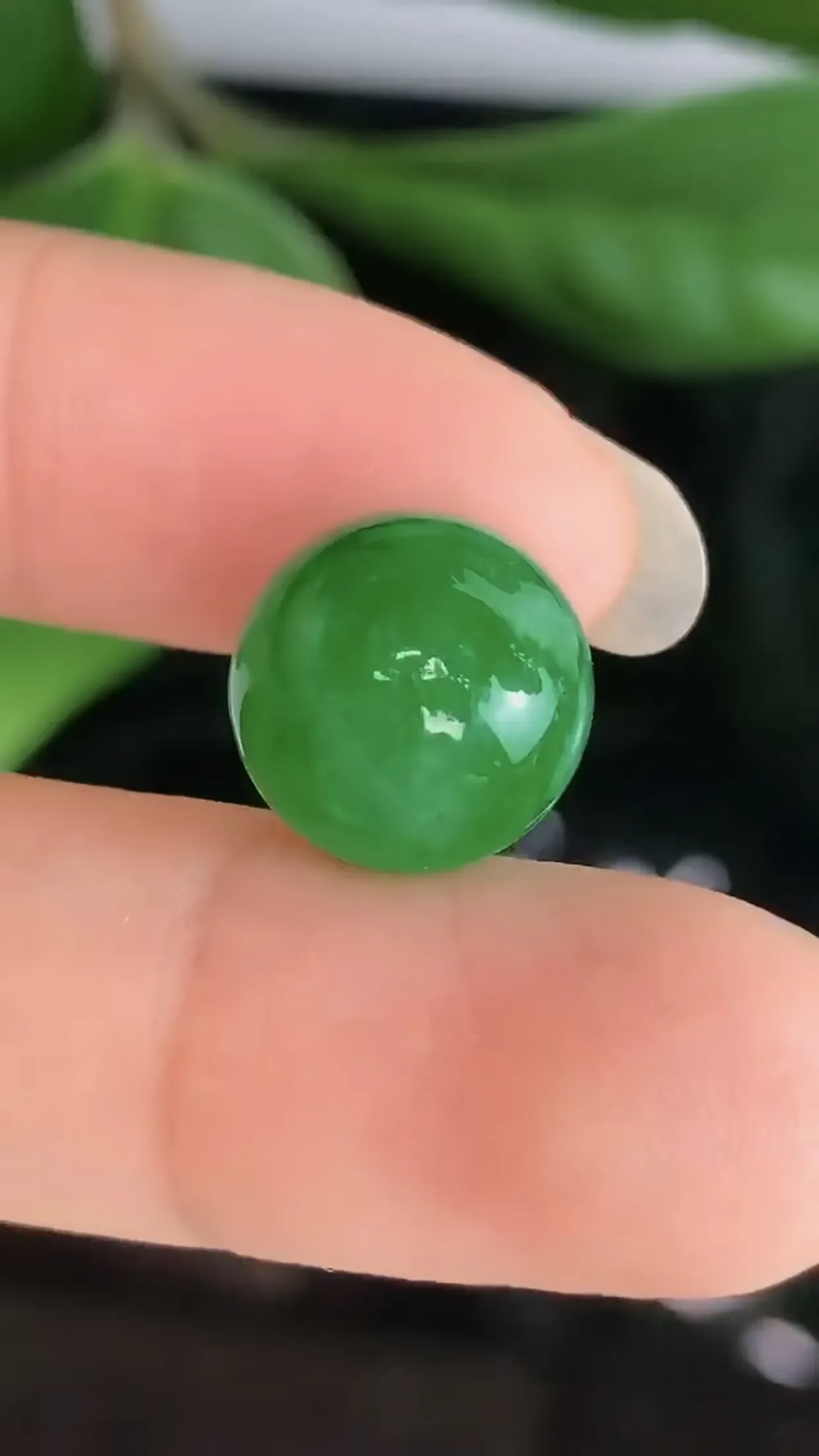 天然A货翡翠冰糯种飘阳绿全胶感单珠圆珠 尺寸12.6mm