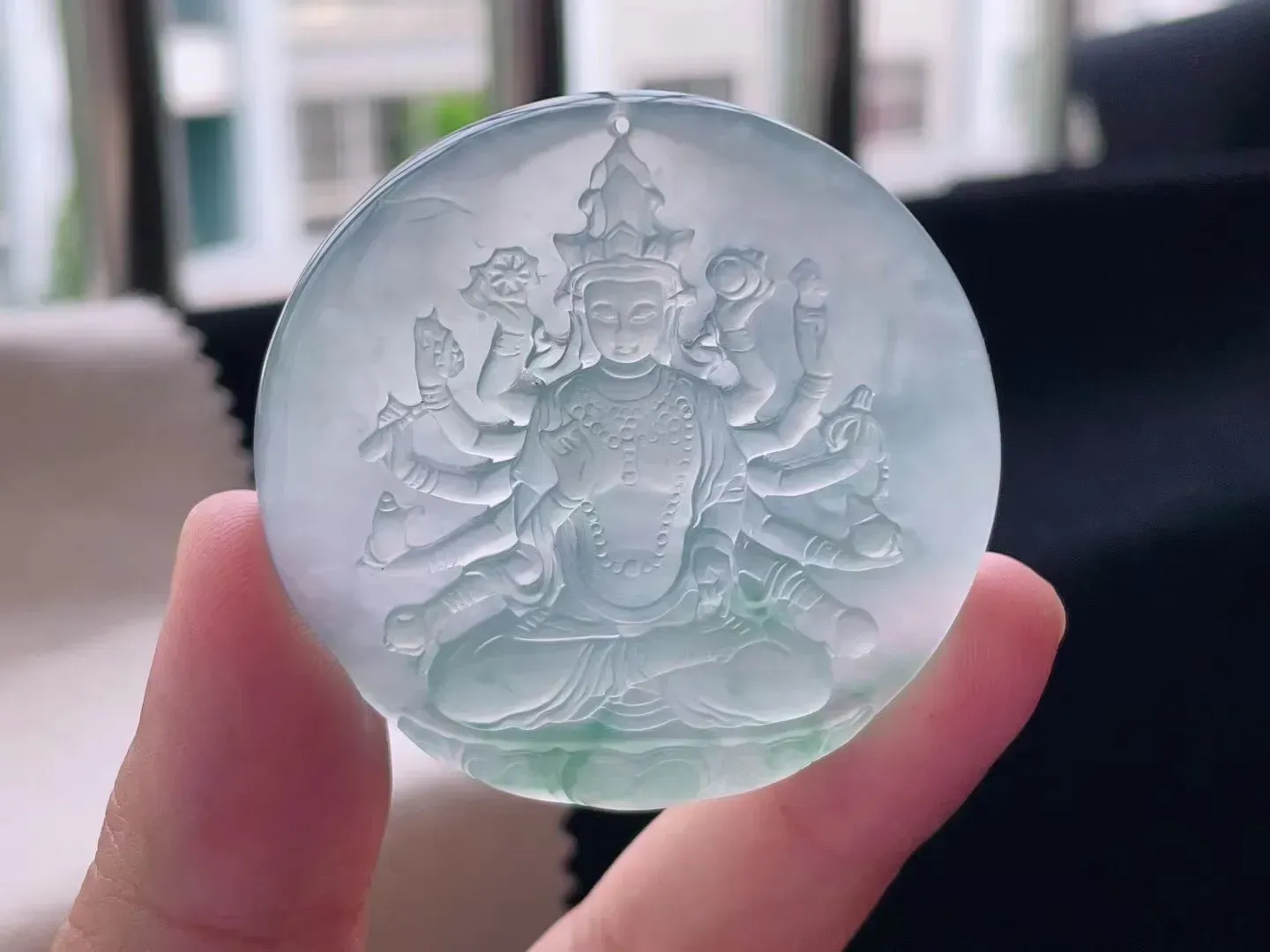 冰种飘花千手观音吊坠
