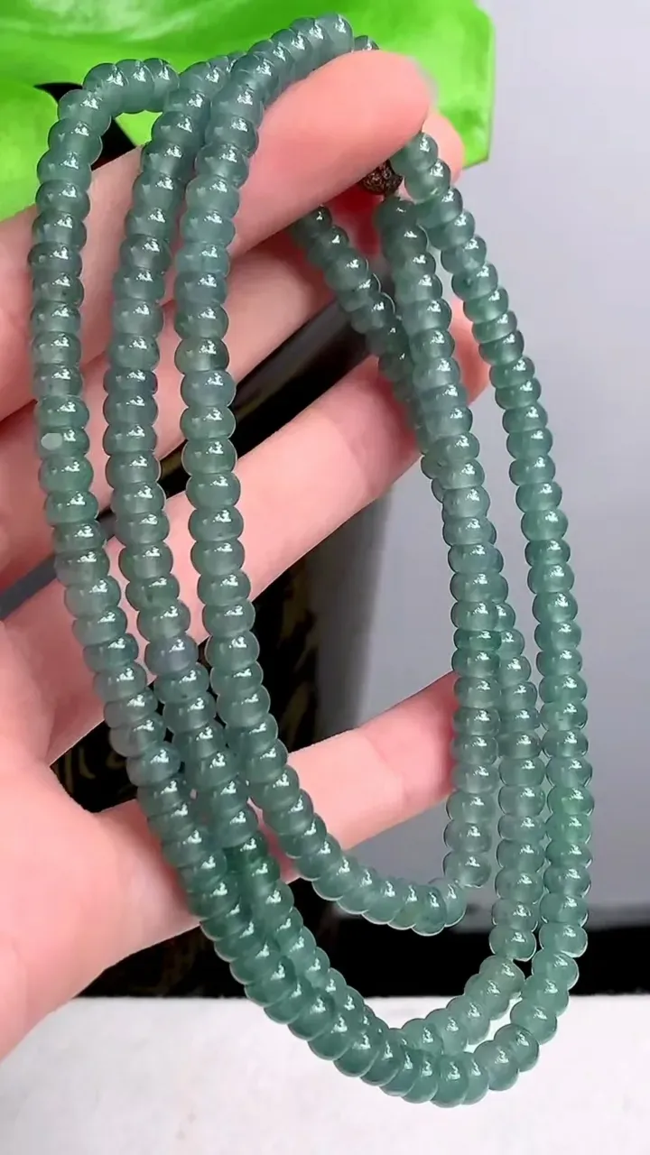 老坑全胶感蓝水算盘珠项链 228颗，尺寸:5.2mm，2023年9月22日
工厂直销收藏佳品,种好水足，色泽均匀，有种有色，上手高大气！重量:42.75g H