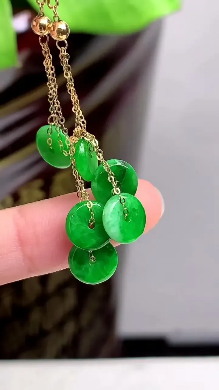 【限时特惠】老坑全胶感18k金满绿平安扣耳坠，尺寸:7.5-1.8mm，2023年9月22日
工厂直销收藏佳品,种好水足，色泽均匀，有种有色，上手高大气！重量:2.05g