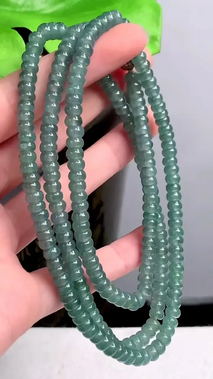 老坑全胶感蓝水算盘珠项链 228颗，尺寸:5.2mm，2023年9月22日
工厂直销收藏佳品,种好水足，色泽均匀，有种有色，上手高大气！重量:42.75g H