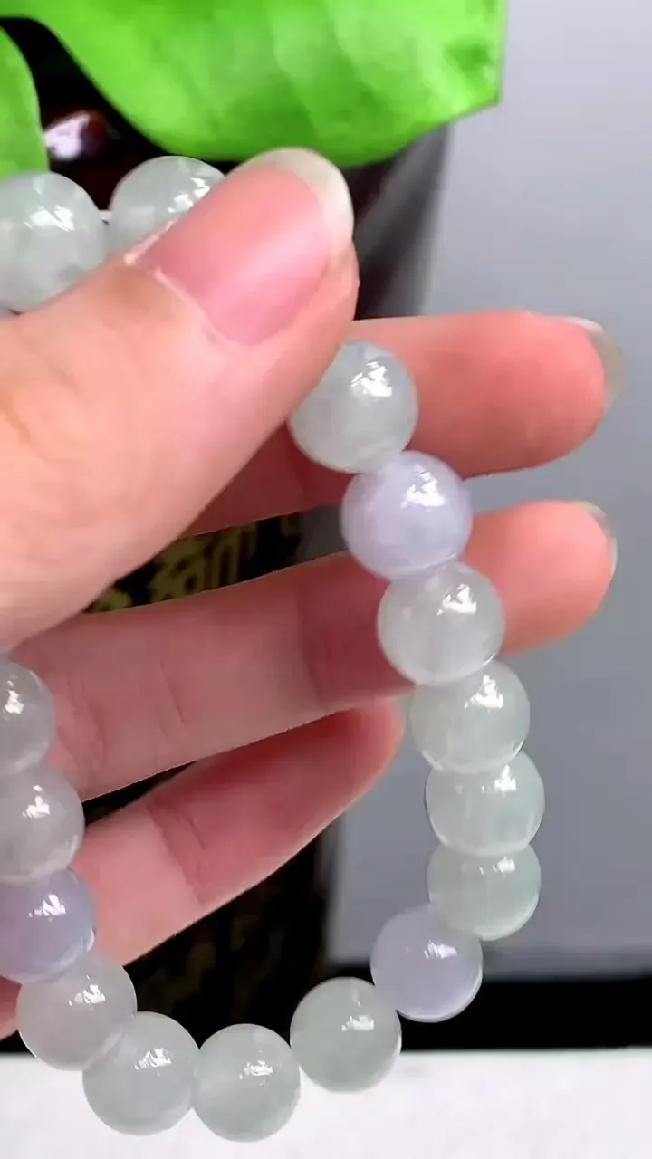 老坑全胶感冰种圆珠手串 20颗，尺寸:9.5mm，2023年9月22日
工厂直销收藏佳品,种好水足，色泽均匀，有种有色，上手高大气！重量:32.67g H