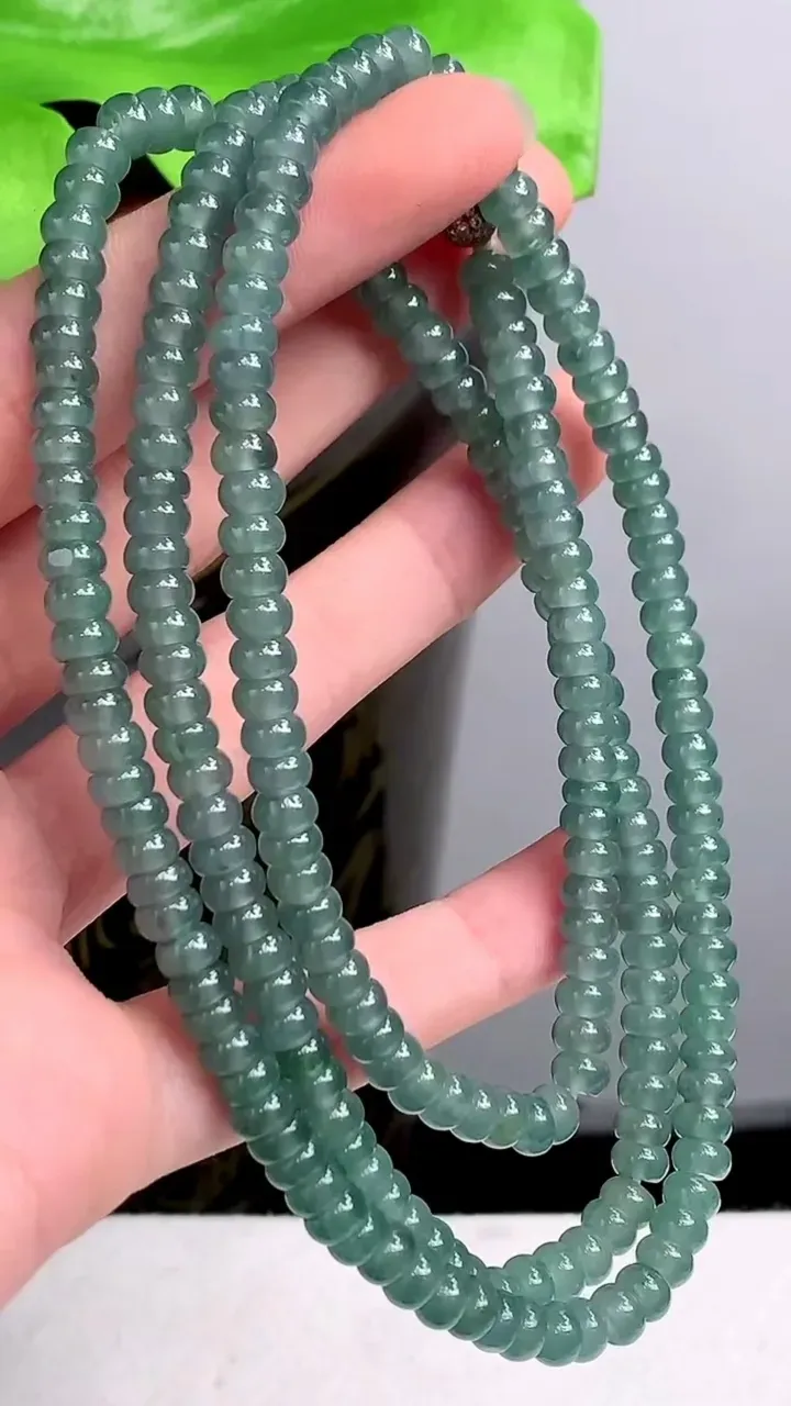 老坑全胶感蓝水算盘珠项链 228颗，尺寸:5.2mm，2023年9月22日
工厂直销收藏佳品,种好水足，色泽均匀，有种有色，上手高大气！重量:42.75g H