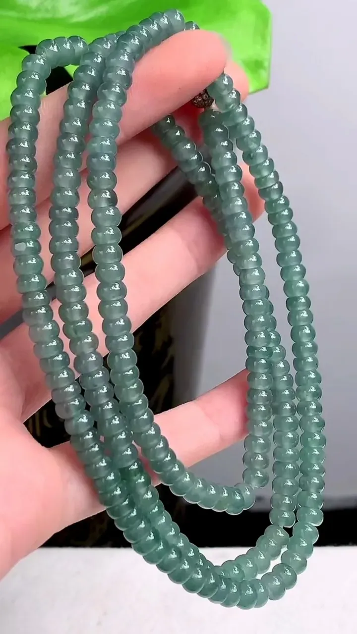 老坑全胶感蓝水算盘珠项链 228颗，尺寸:5.2mm，2023年9月22日
工厂直销收藏佳品,种好水足，色泽均匀，有种有色，上手高大气！重量:42.75g H