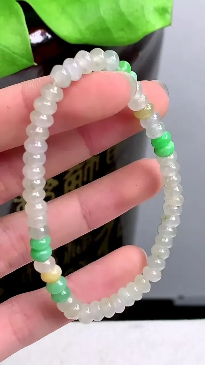 老坑全胶感冰种双彩算盘手串，尺寸:5.5-3.3mm，2023年9月24日
工厂直销收藏佳品,种好水足，色泽均匀，有种有色，上手高大气！重量:10.84g H