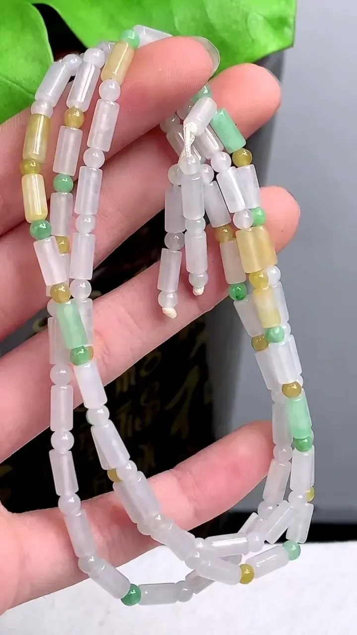 老坑全胶感双彩路路通项链，尺寸:7.5-3.6mm，2023年9月24日
工厂直销收藏佳品,种好水足，色泽均匀，有种有色，上手高大气！重量:22.73g H