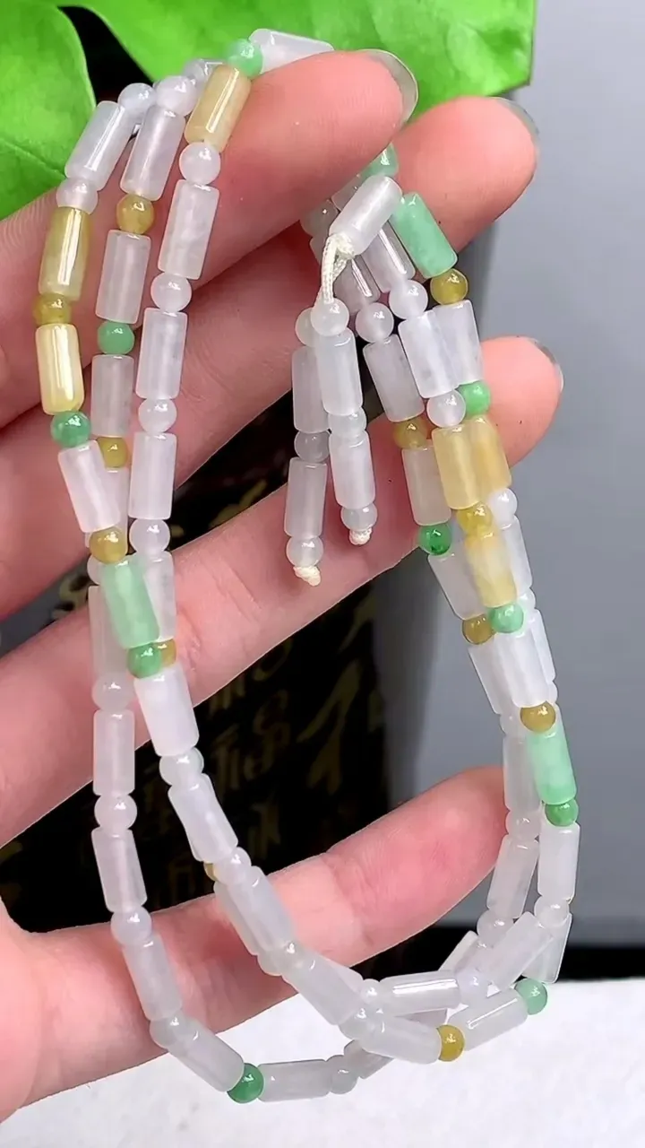 老坑全胶感双彩路路通项链，尺寸:7.5-3.6mm，2023年9月24日
工厂直销收藏佳品,种好水足，色泽均匀，有种有色，上手高大气！重量:22.73g H
