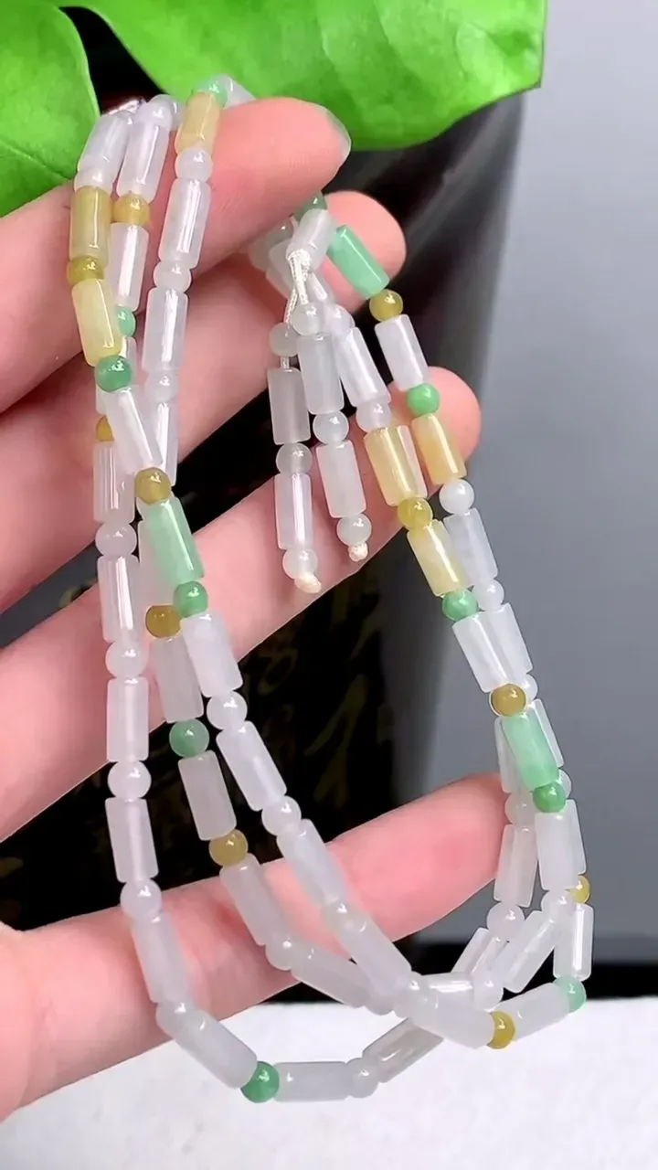 老坑全胶感双彩路路通项链，尺寸:7.5-3.6mm，2023年9月24日
工厂直销收藏佳品,种好水足，色泽均匀，有种有色，上手高大气！重量:22.73g H