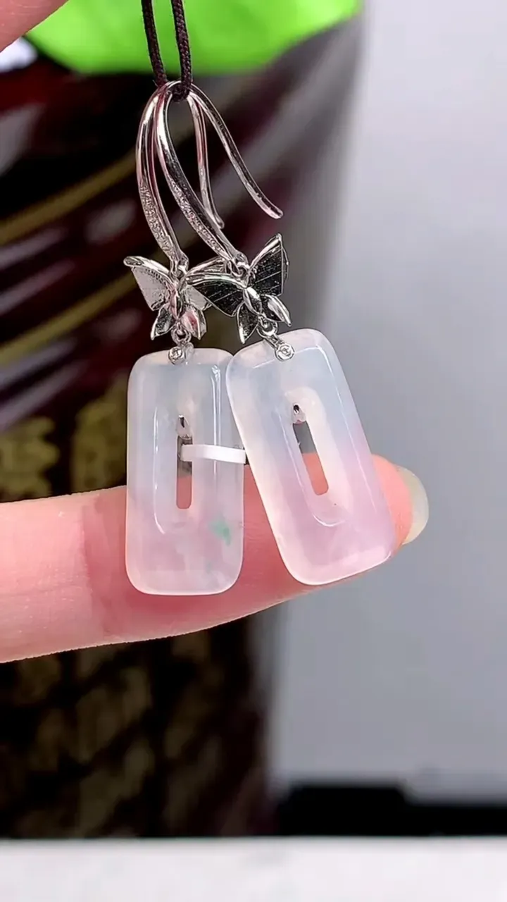 【限时特惠】老坑全胶感18k金冰种飘花福贝耳坠，尺寸:18-8.5-2.6mm，2023年9月30日
工厂直销收藏佳品,种好水足，色泽均匀，有种有色，上手高大气！重量:3.41g