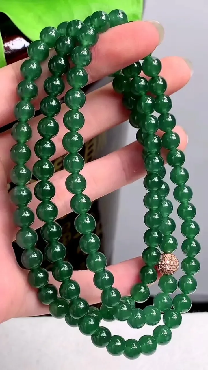 老坑全胶感蓝水圆珠项链 108颗，尺寸:7mm，2023年9月30日
工厂直销收藏佳品,种好水足，色泽均匀，有种有色，上手高大气！重量:56.96g H