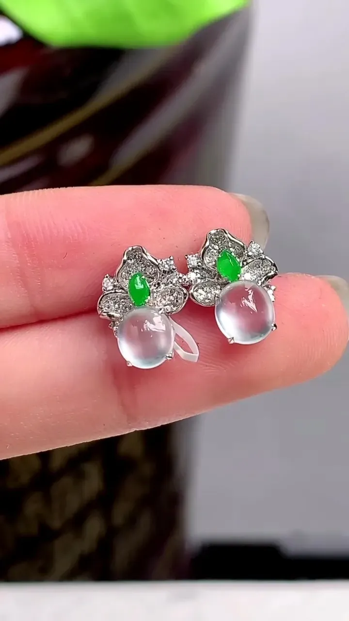 【限时特惠】老坑全胶感18k金高冰种蛋面耳钉，尺寸:12.4-6-5mm，2023年9月30日
工厂直销收藏佳品,种好水足，色泽均匀，有种有色，上手高大气！重量:2.90g