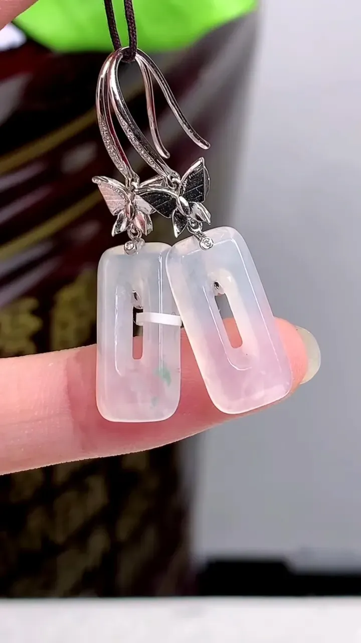 【限时特惠】老坑全胶感18k金冰种飘花福贝耳坠，尺寸:18-8.5-2.6mm，2023年9月30日
工厂直销收藏佳品,种好水足，色泽均匀，有种有色，上手高大气！重量:3.41g
