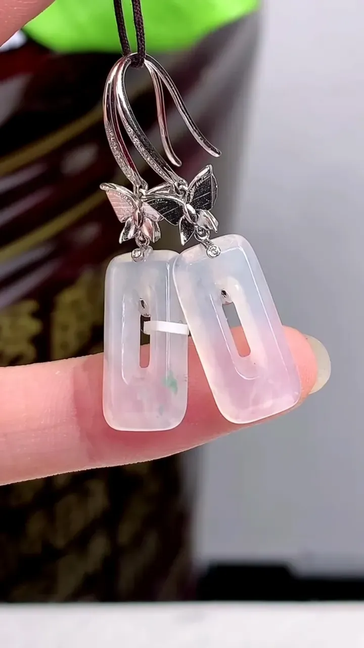 【限时特惠】老坑全胶感18k金冰种飘花福贝耳坠，尺寸:18-8.5-2.6mm，2023年9月30日
工厂直销收藏佳品,种好水足，色泽均匀，有种有色，上手高大气！重量:3.41g