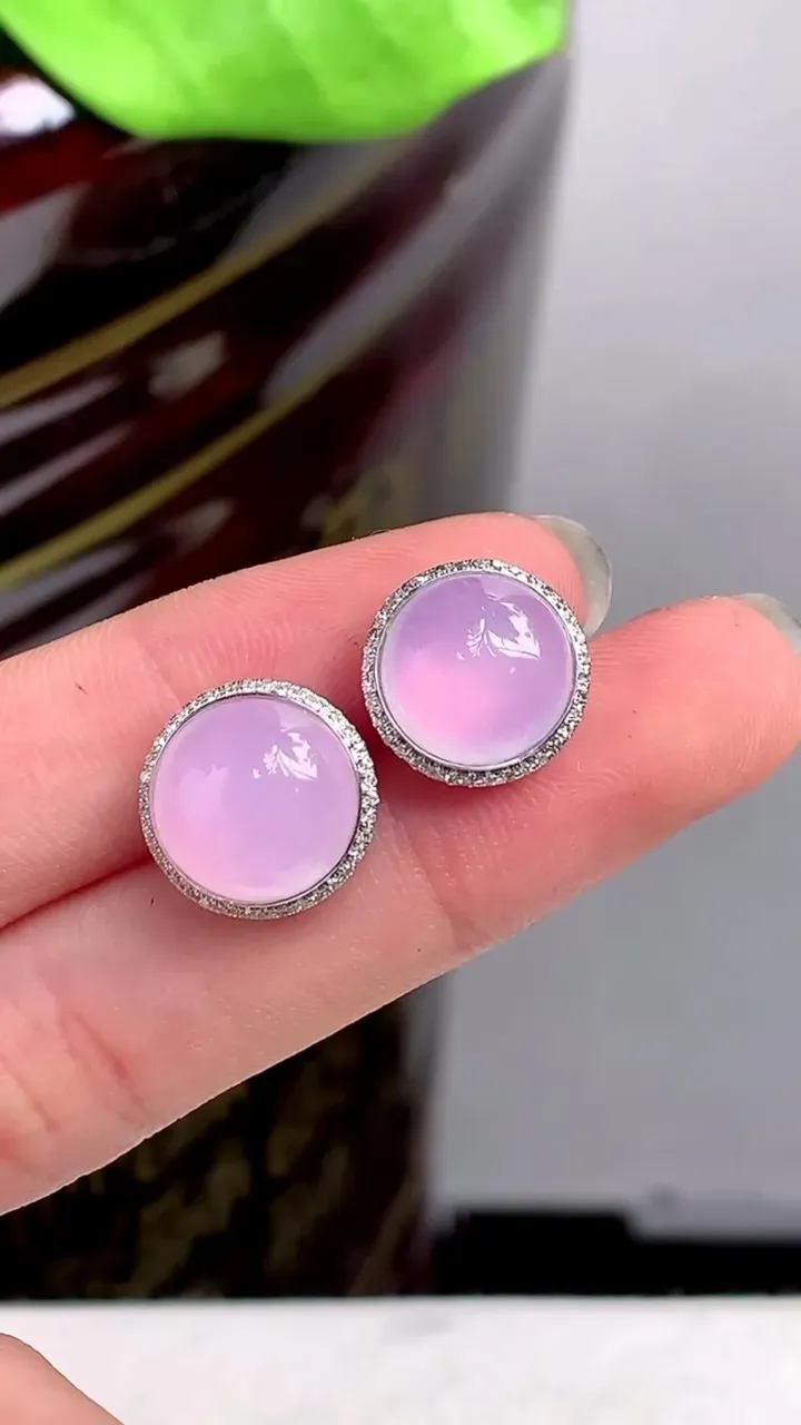 【限时特惠】老坑全胶感18k金冰种紫罗兰蛋面耳钉，尺寸:11.8-7.2mm，2023年9月30日
工厂直销收藏佳品,种好水足，色泽均匀，有种有色，上手高大气！重量:4.19g
