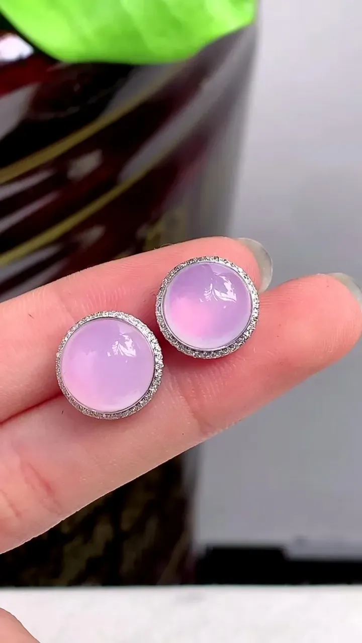 【限时特惠】老坑全胶感18k金冰种紫罗兰蛋面耳钉，尺寸:11.8-7.2mm，2023年9月30日
工厂直销收藏佳品,种好水足，色泽均匀，有种有色，上手高大气！重量:4.19g