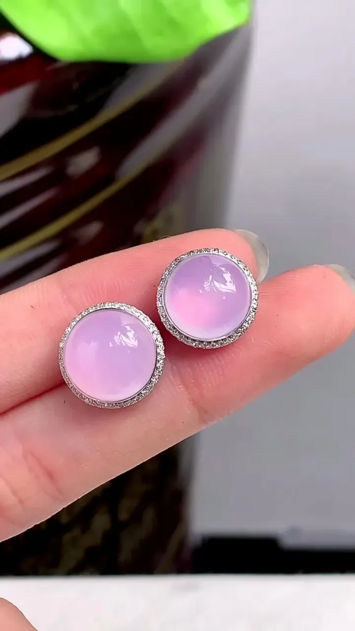 【限时特惠】老坑全胶感18k金冰种紫罗兰蛋面耳钉，尺寸:11.8-7.2mm，2023年9月30日
工厂直销收藏佳品,种好水足，色泽均匀，有种有色，上手高大气！重量:4.19g